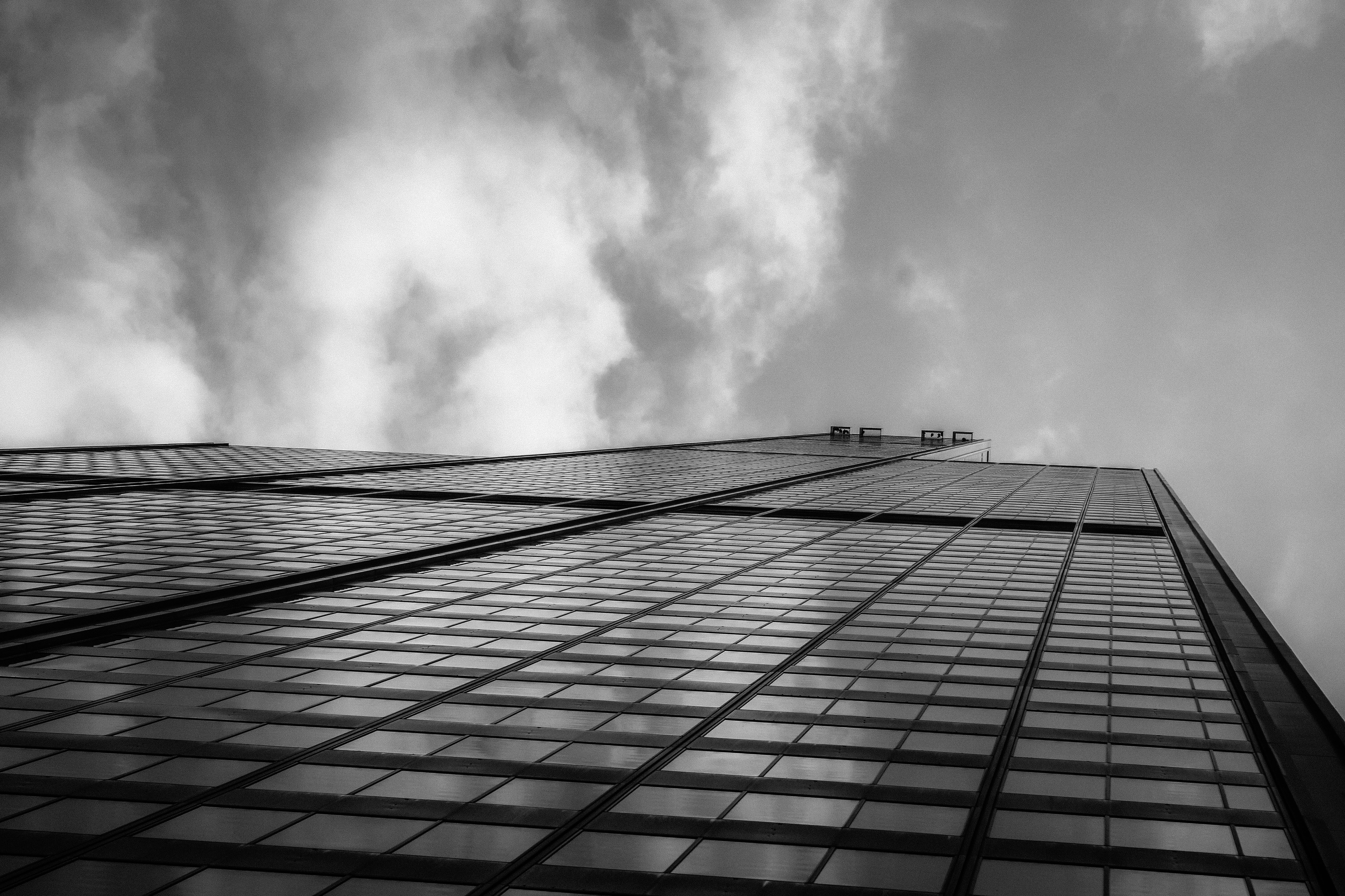 tower, willis tower, usa, sky, city, office, path, architecture, low angle view, photography, white, skyscraper, america, roof, modern, willis, cloud - sky, HD Wallpaper