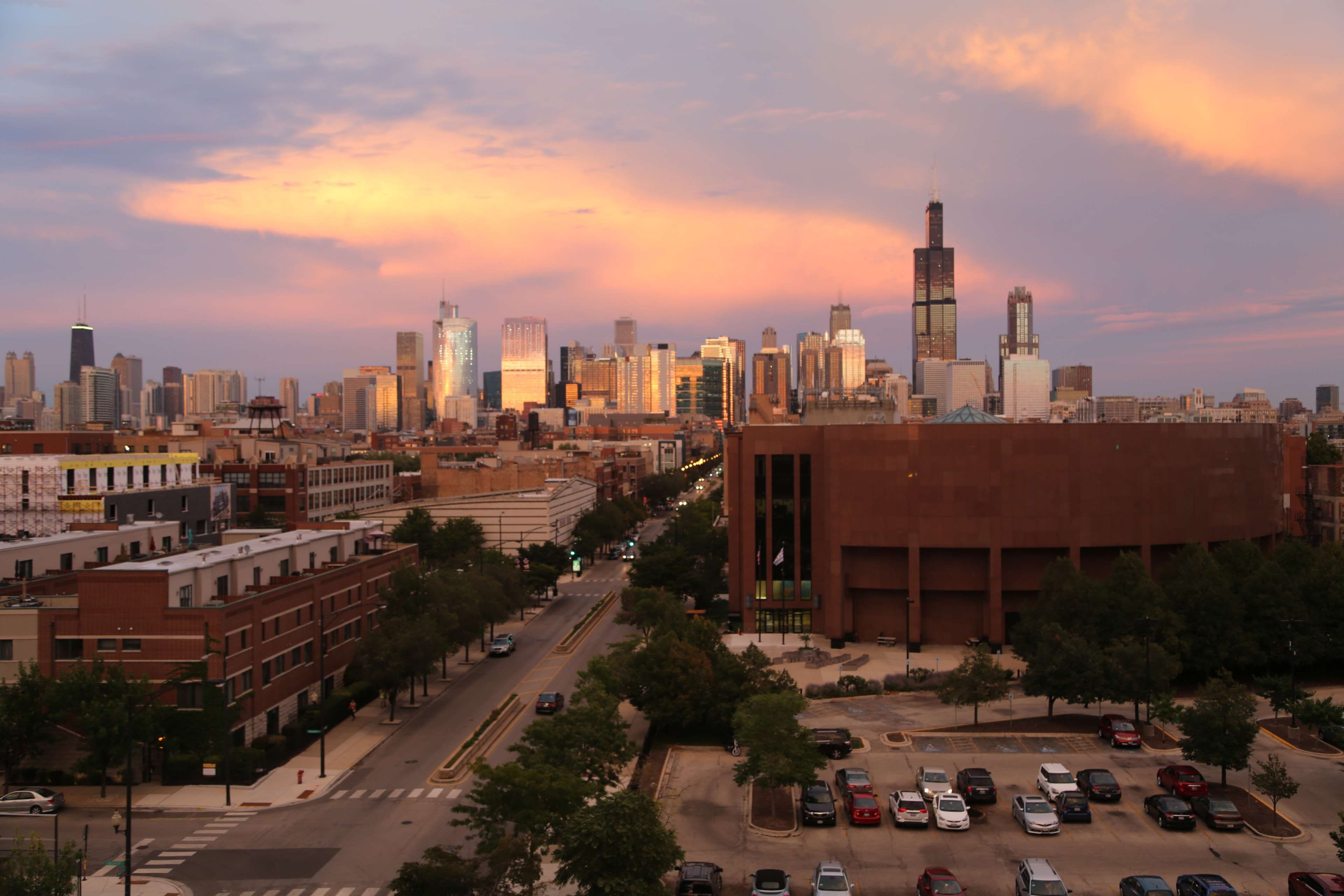 mode of transportation, 4K, modern, city, motor vehicle, chicago skyline, sky, residential district, sunset, building, willis tower, office building exterior, HD Wallpaper