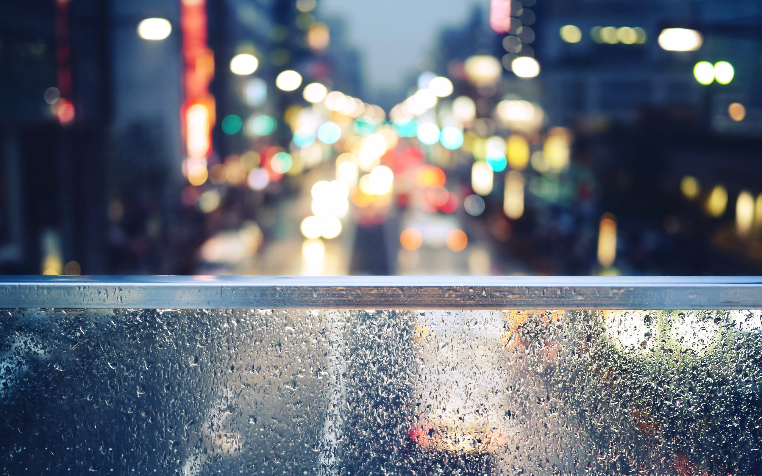 2K, bokeh, raindrop, blurred, glass, city, night, water on glass, rain, macro, water drops, street, HD Wallpaper