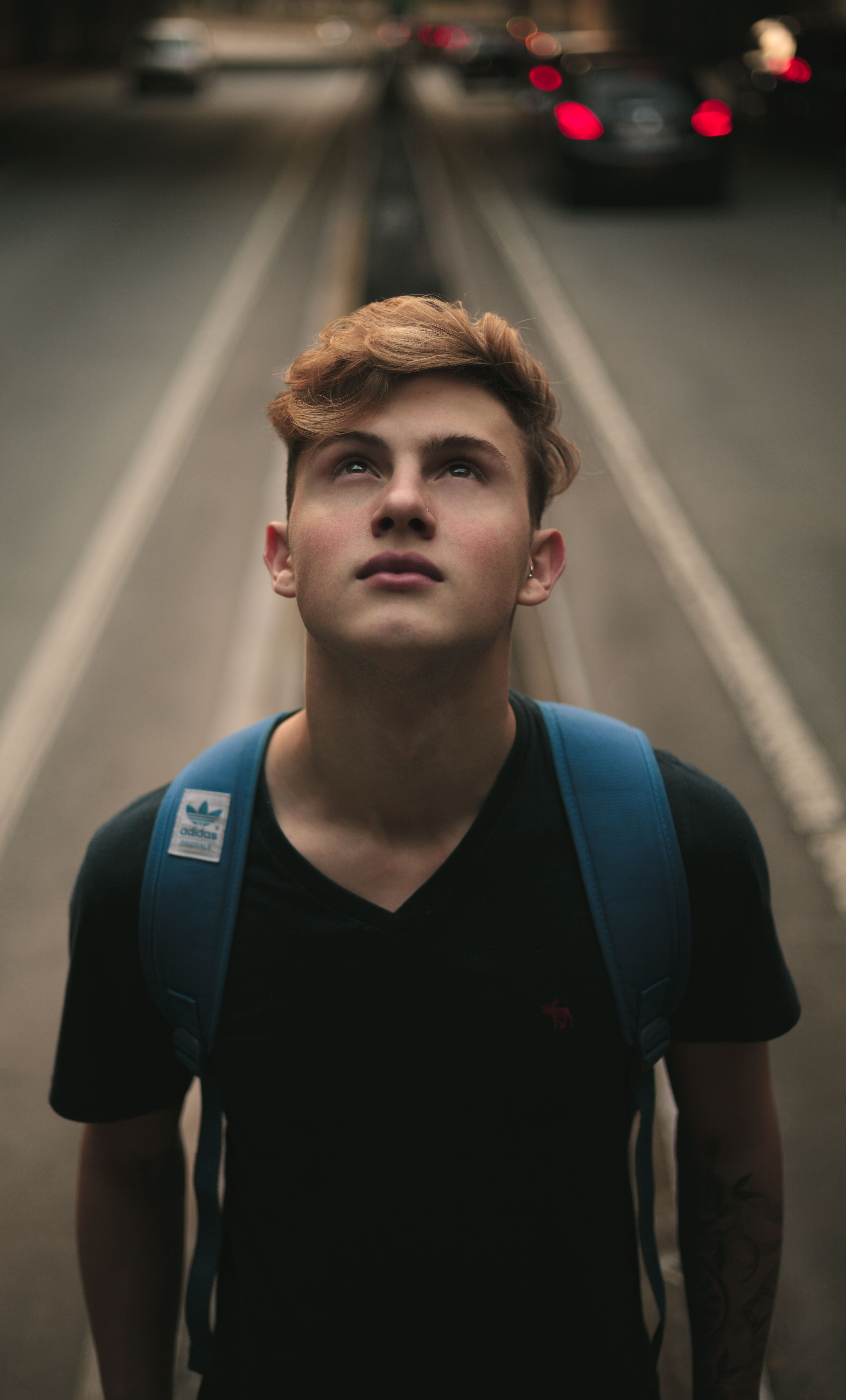 young adult, city, young men, 5K, hope, teenager, backpack, road, car, sao paulo, handsome, lifestyles, contemplation, motor vehicle, blur, traffic, street, Phone HD Wallpaper