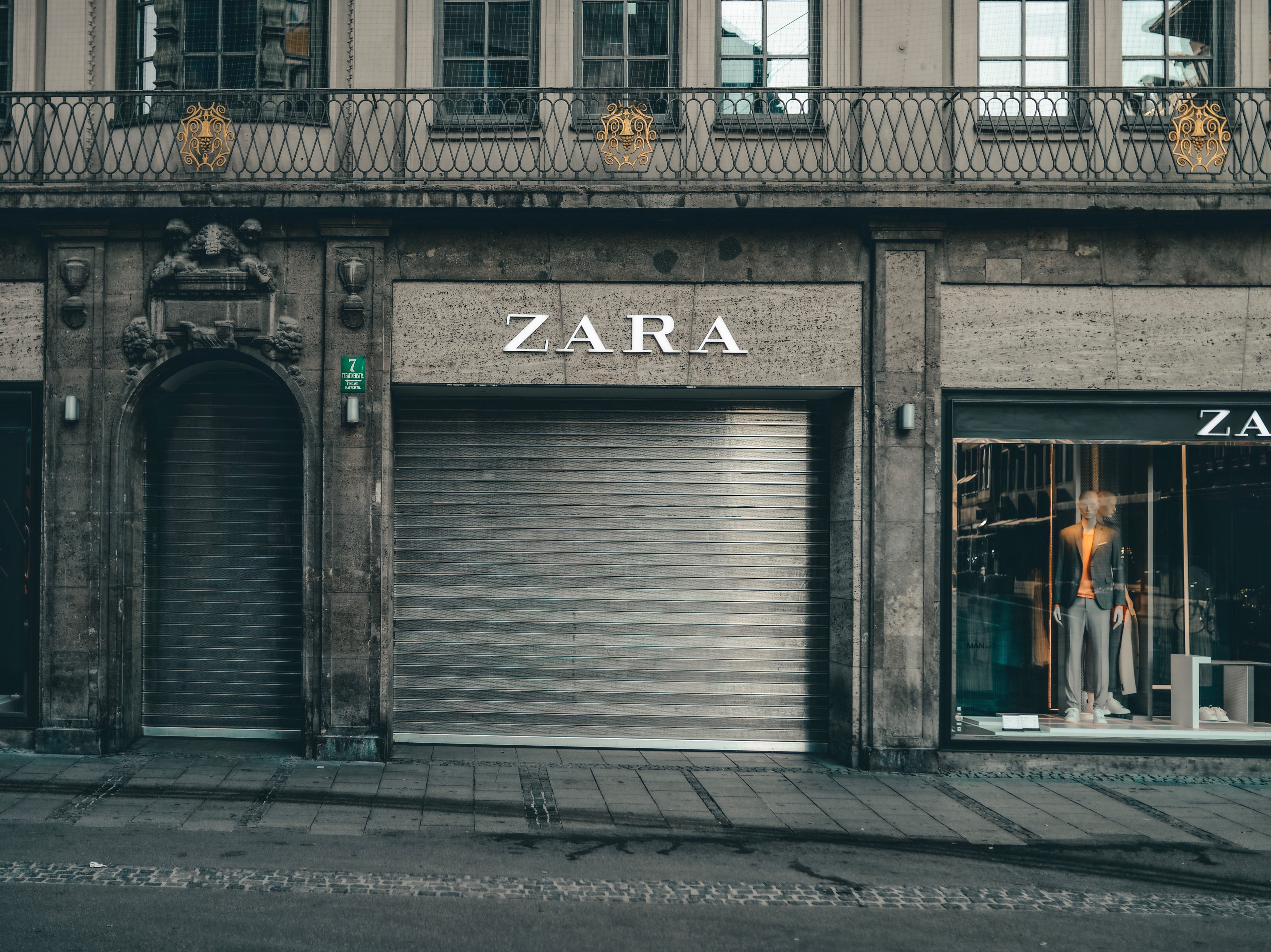 day, information, building exterior, door, outdoors, footpath, architecture, western script, street, non-western script, zara, no people, closed, city, HD Wallpaper