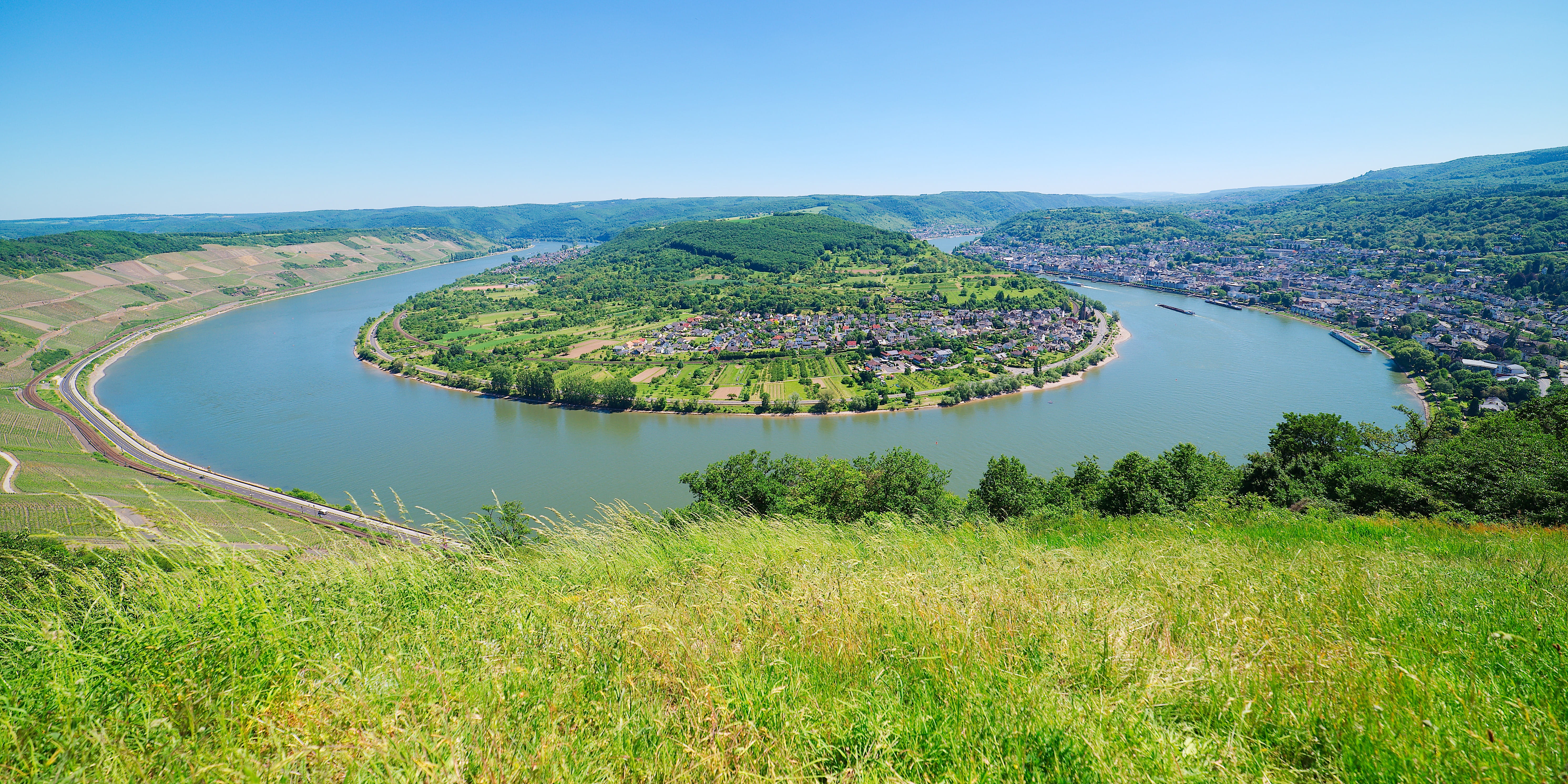 nature, mountain, lake, land, outdoors, no people, rhein, green, water, tree, horseshoe, high angle view, blue, tranquil scene, environment, sky, boppard, HD Wallpaper