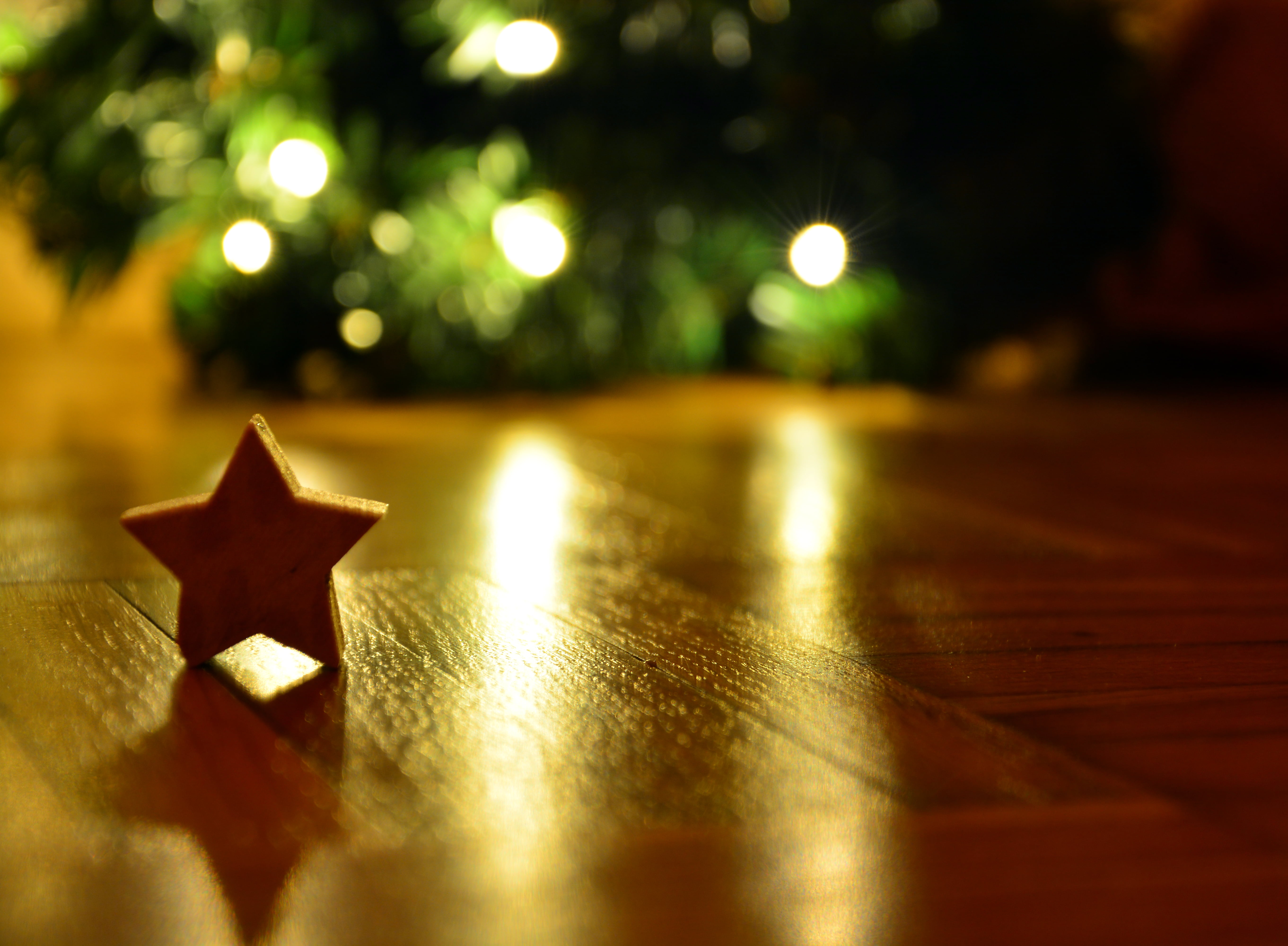 stern, red, selective, homepage, blog, illuminated, floor tile, lights, creativecommons, light, christmas, 5K, wooden, video, brown, decoration, wood - Material, HD Wallpaper