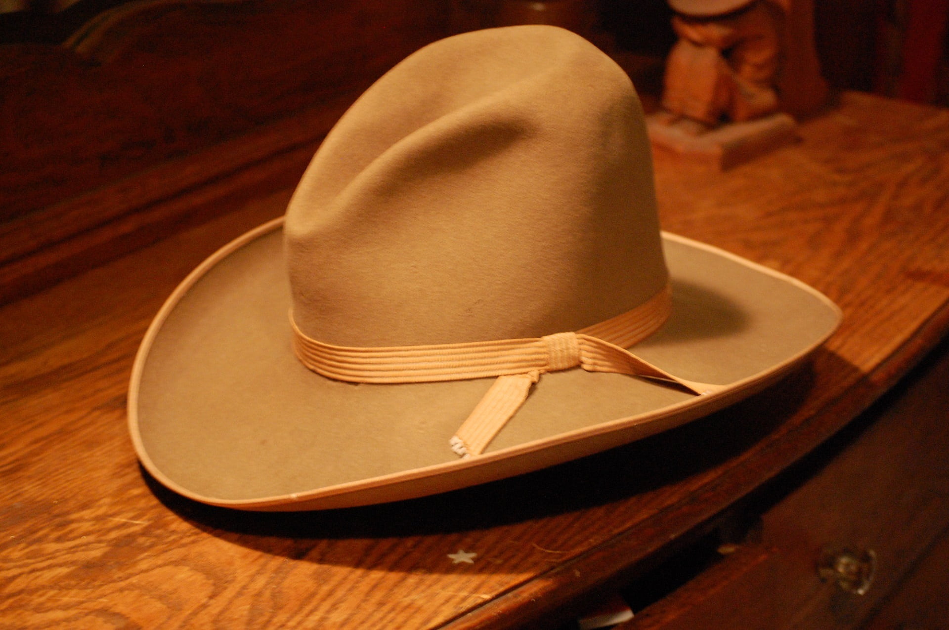 indoors, wood - material, western, cowboy Hat, business, vintage, architecture, fashion, west, wild West, stetson, brown, american, clothing, 1080P, focus on foreground, HD Wallpaper