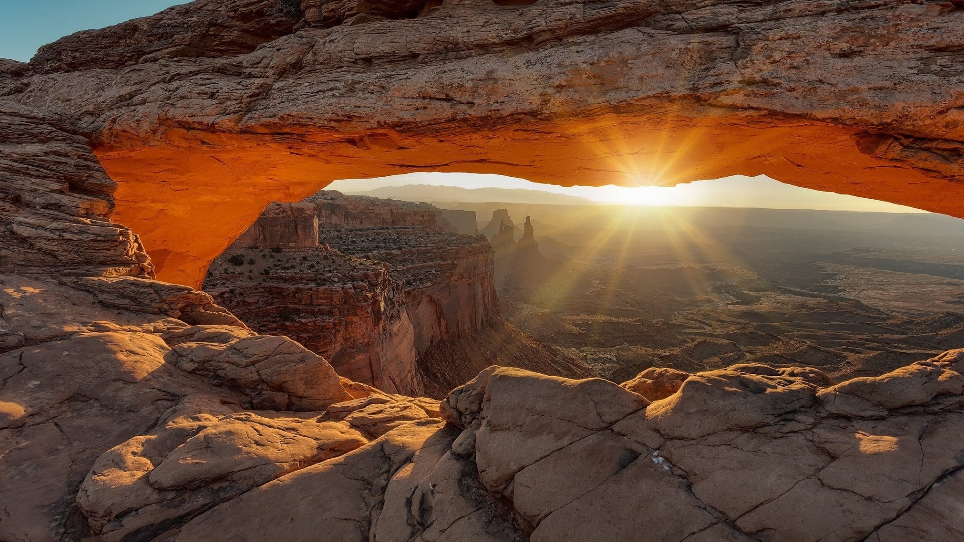 arid climate, rock, sunshine, sun, sunlight, non-urban scene, geology, 1080P, no people, mesa arch, sunbeam, tranquility, rock formation, united states, HD Wallpaper