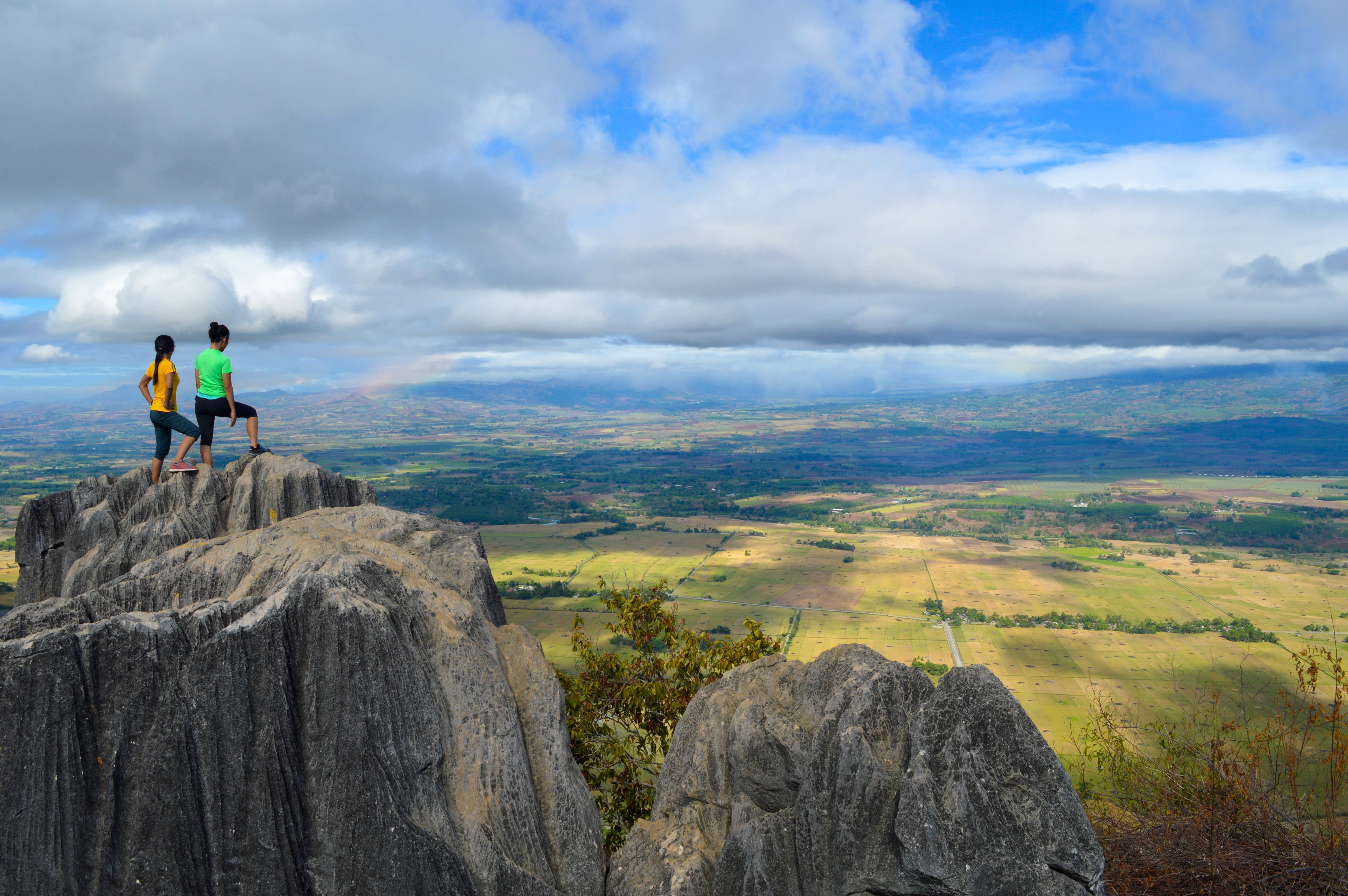 standing, real people, rocks, looking, lifestyles, tranquil scene, leisure activity, landscapes, photos, travel, tranquility, scenics, people, sky, looking at view, HD Wallpaper