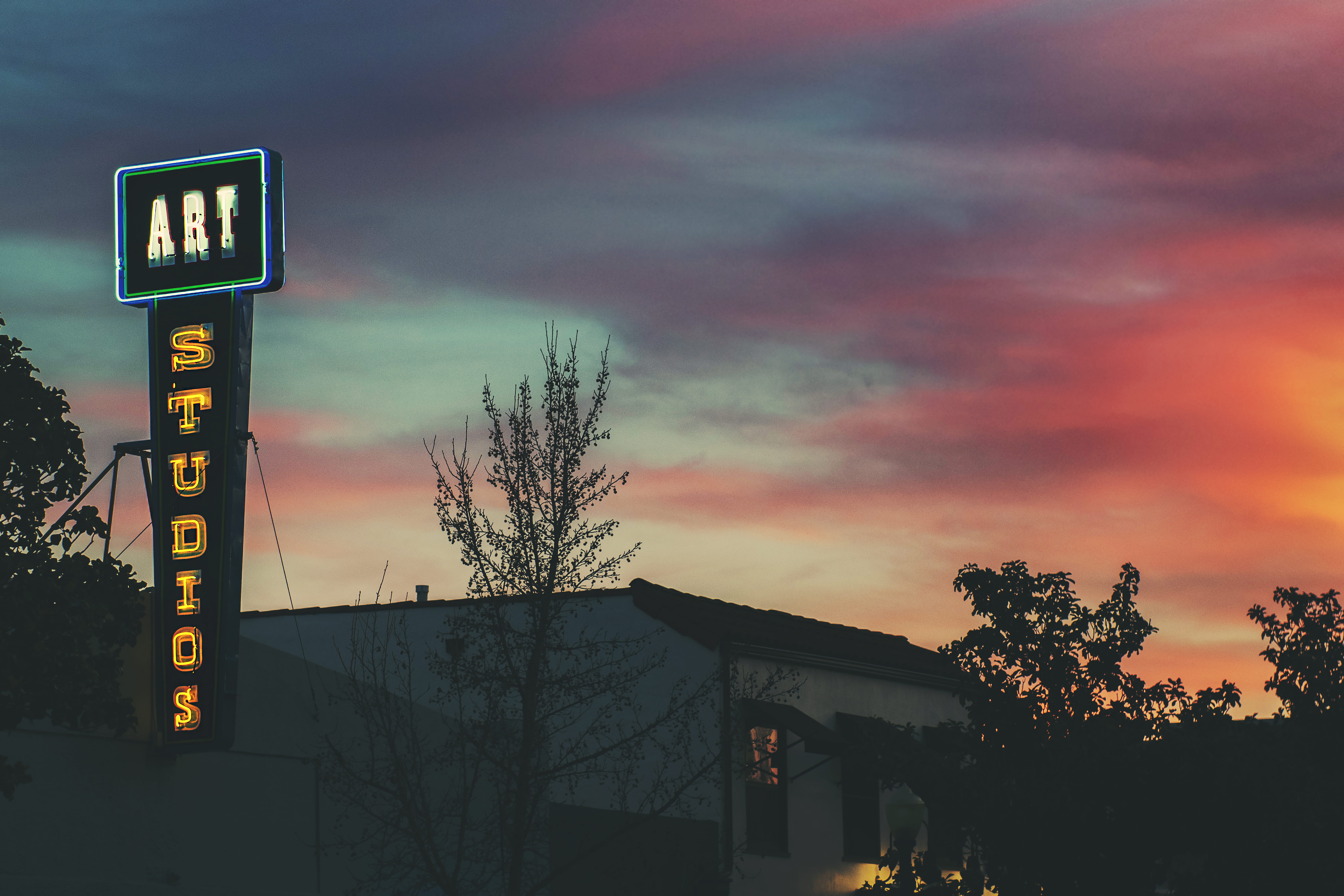 low angle view, architecture, built structure, california, building exterior, neon, signage, paso robles, neon sign, outdoors, cloud - sky, communication, HD Wallpaper