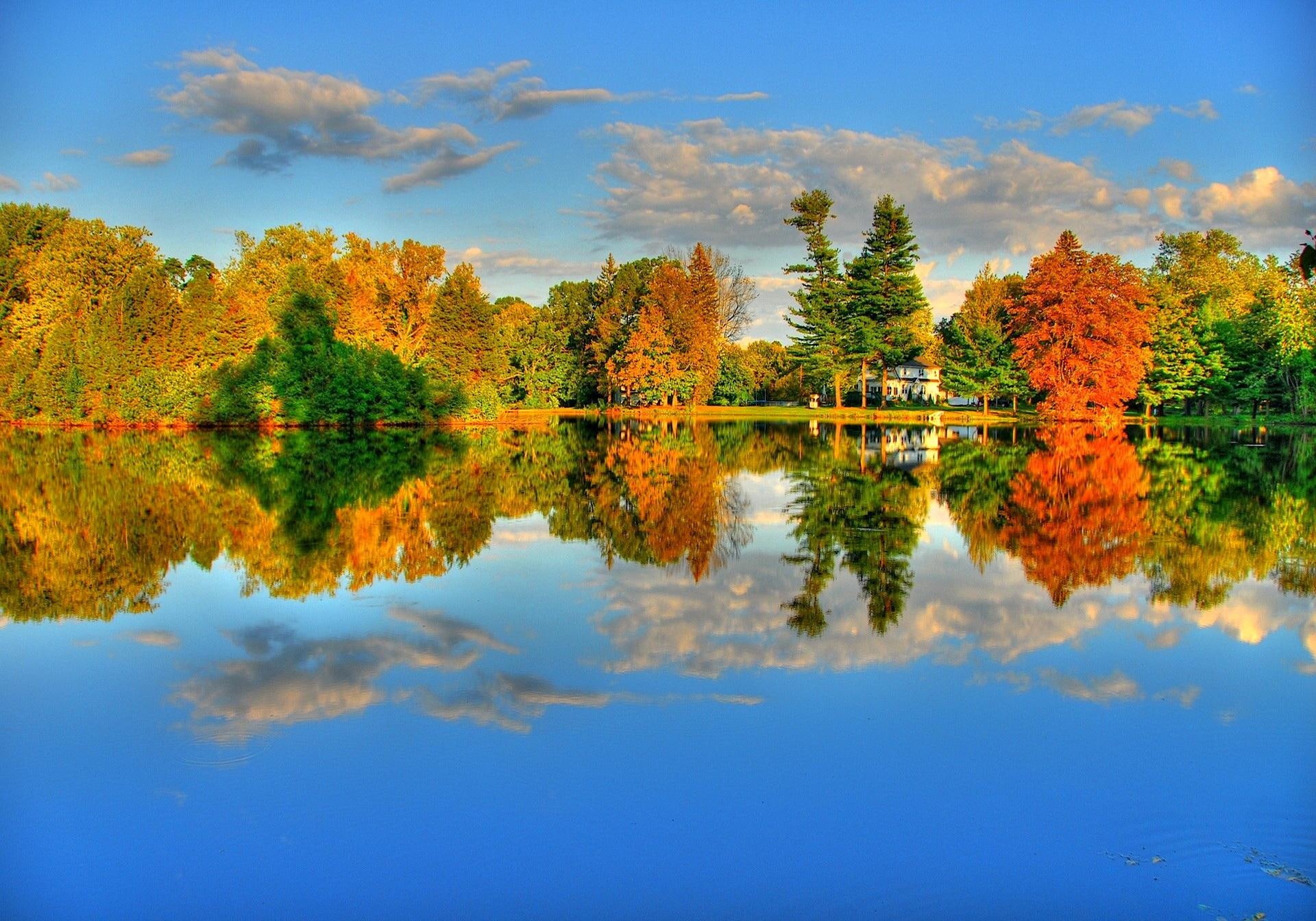lakeshore, water, 1080P, riverbank, reflections, mirror, amazing, beautiful, reflection, lovely, shore, nice, trees, lake, cabin, HD Wallpaper