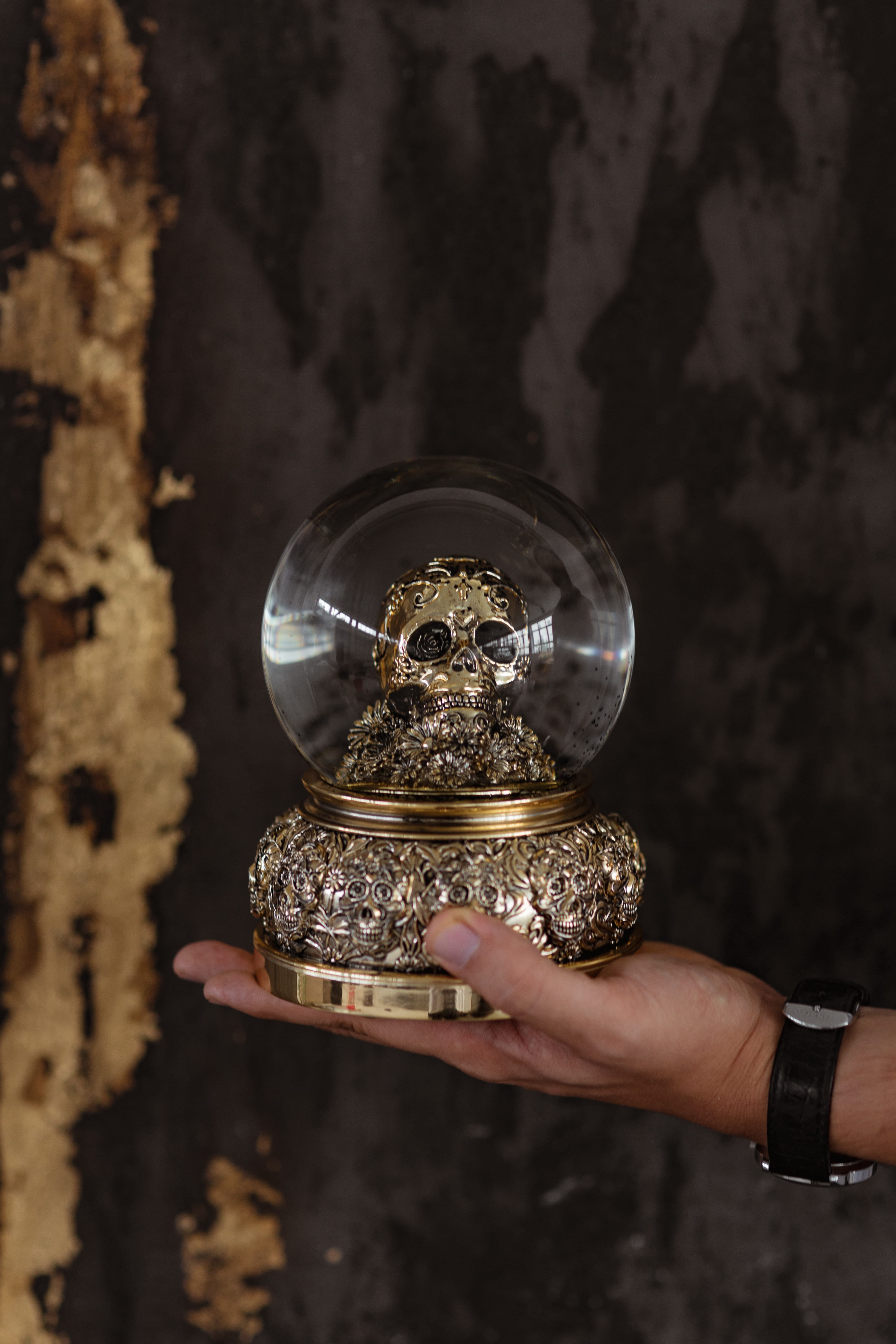 5K, time, snow, hand, black, focus on foreground, decoration, luxury, unrecognizable person, skull, human hand, leisure activity, globe, men, spooky, finger, Phone HD Wallpaper