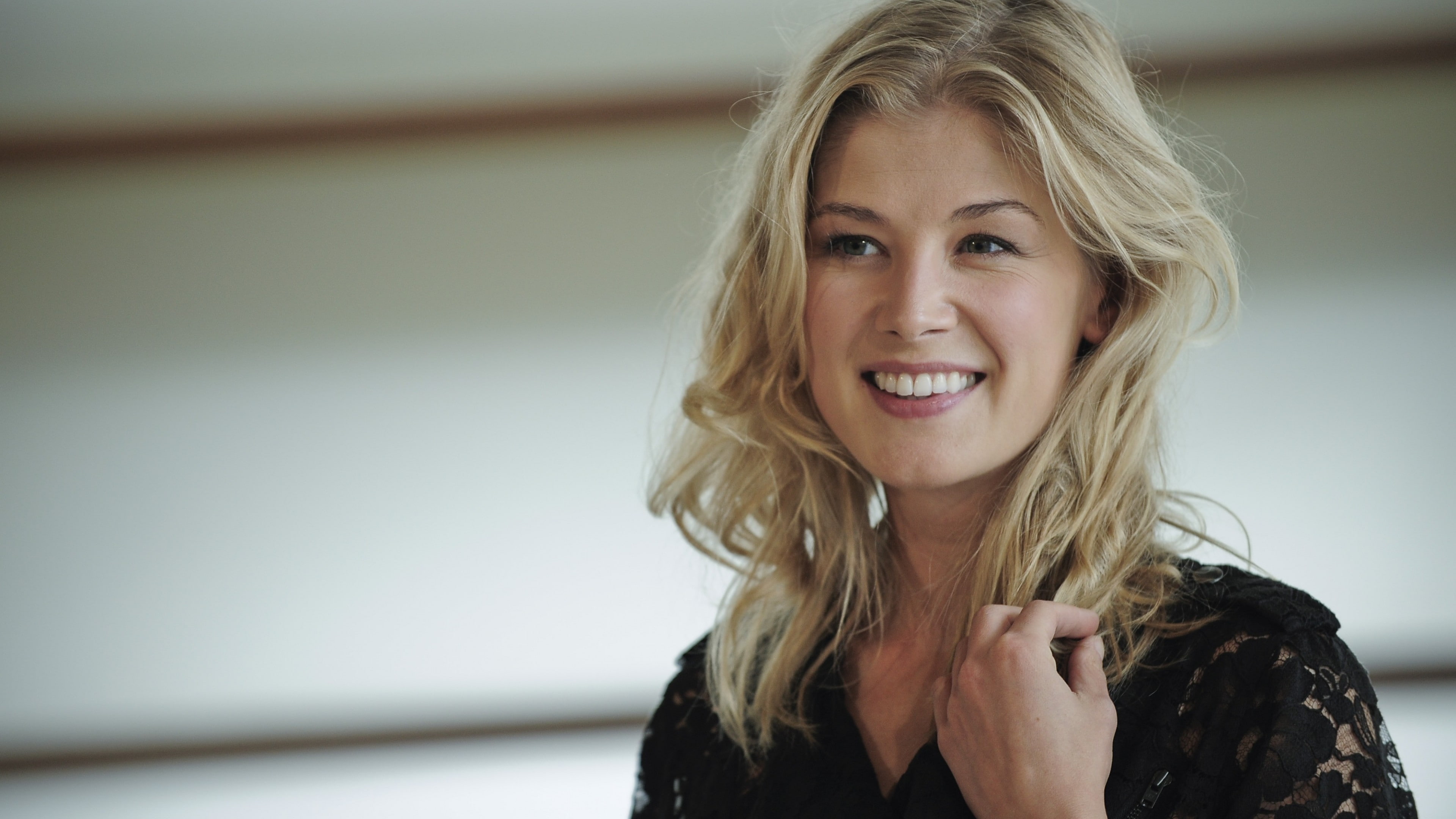 4K, Gone Girl, Rosamund Pike, actress, Grammys 2015 Best Celebrity, Most Popular Celebs in 2015, HD Wallpaper