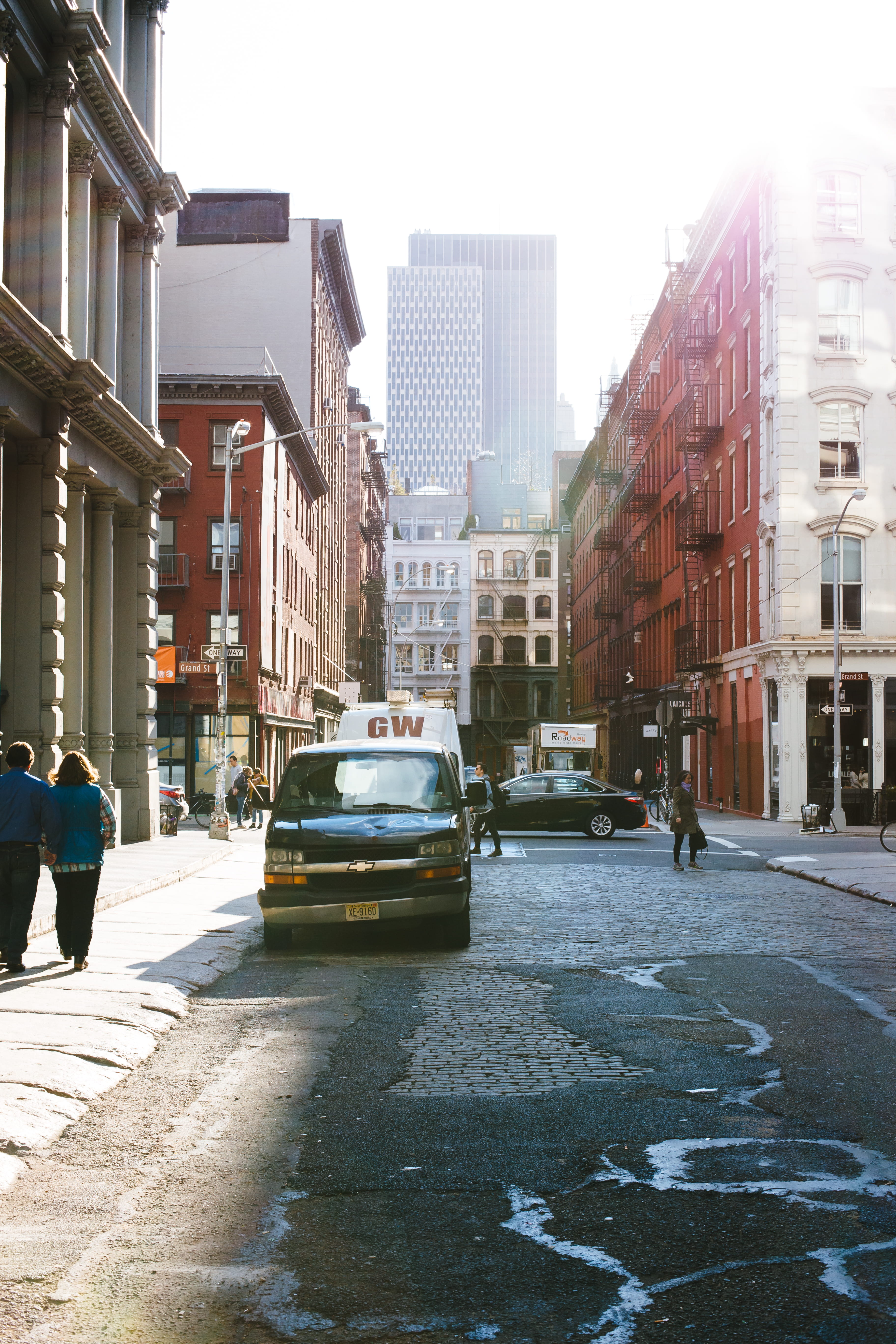 new york, soho, clear sky, car, building exterior, skyscraper, street, sky, light, city street, office building exterior, transportation, sun, architecture, Phone HD Wallpaper