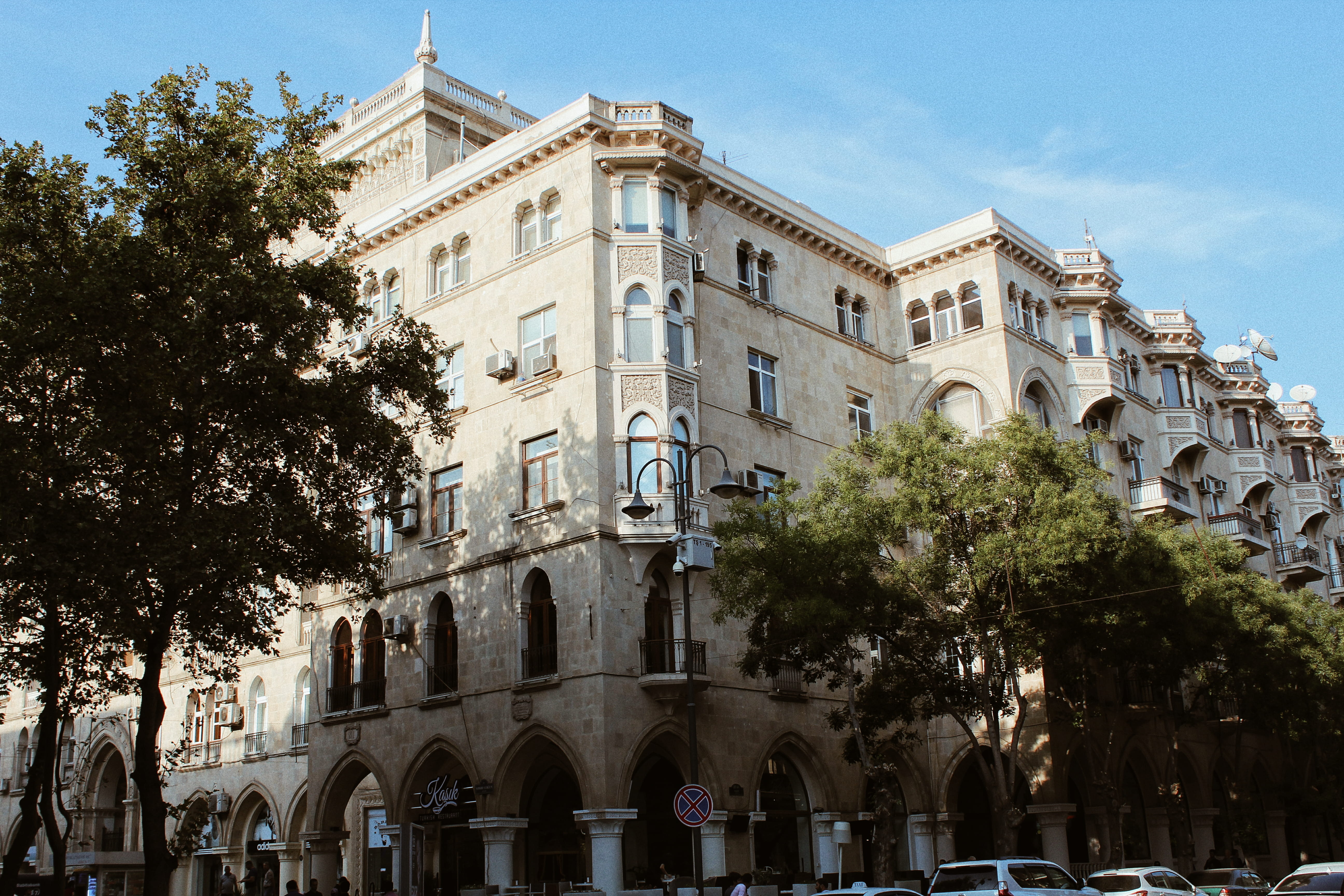 tree, day, sky, nature, 5K, tourism, building, architecture, built structure, travel, street, low angle view, baku, travel destinations, building exterior, HD Wallpaper