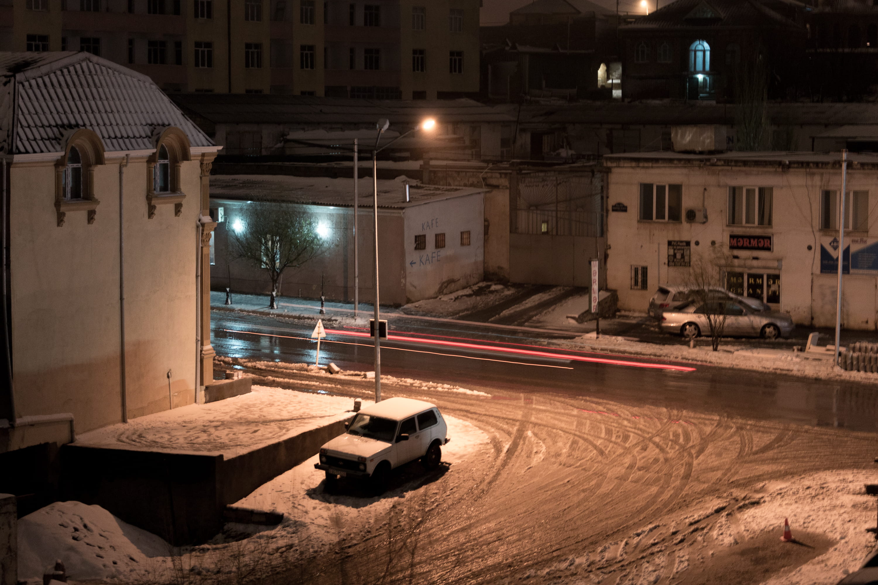 building, built structure, photography, no people, street light, construction industry, snow, construction site, city, 2K, building exterior, construction equipment, HD Wallpaper