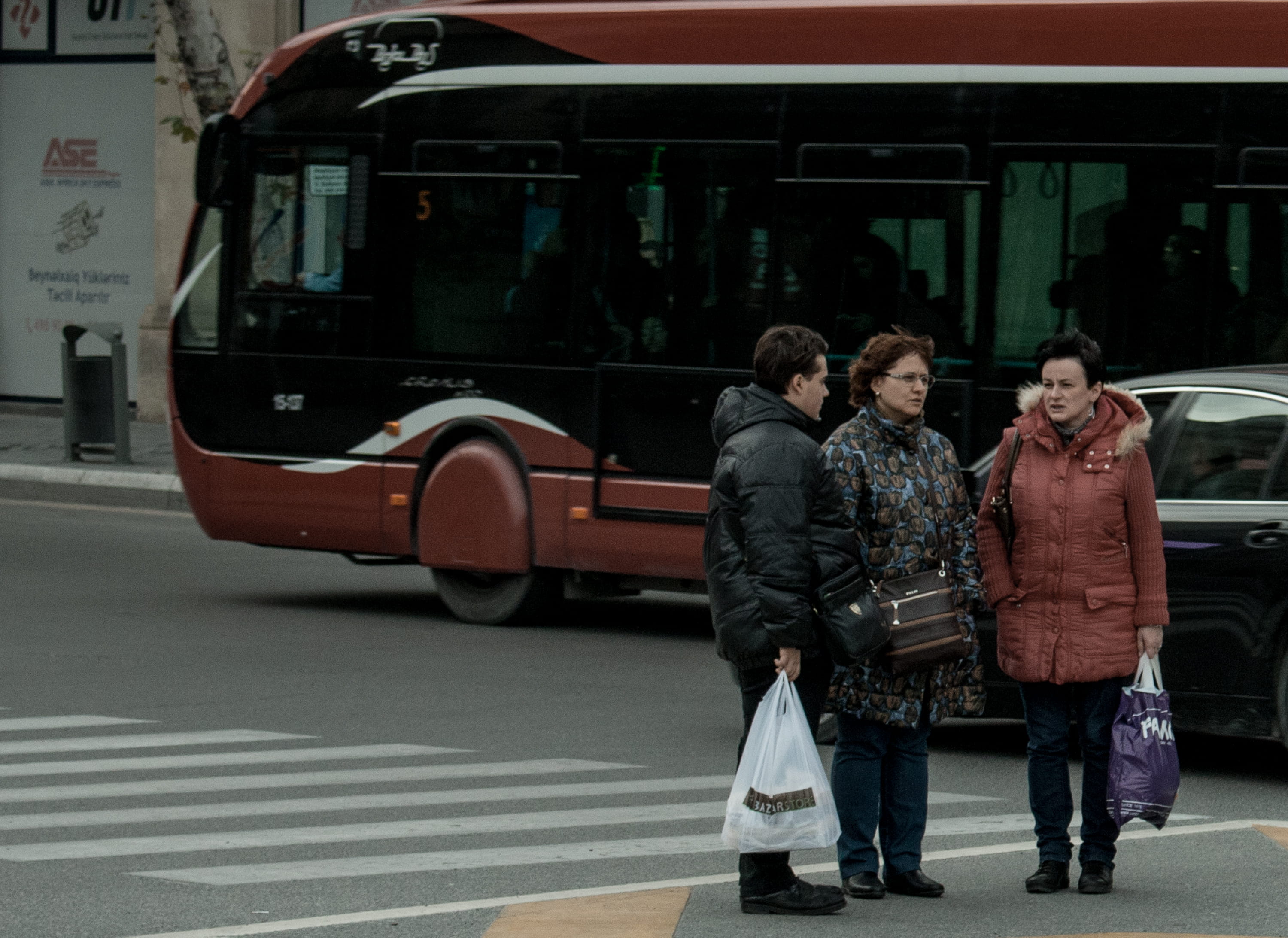land vehicle, way, travel, lifestyles, bus, mode of transportation, baku, casual clothing, leisure activity, canon, photography, street, city, group of people, HD Wallpaper