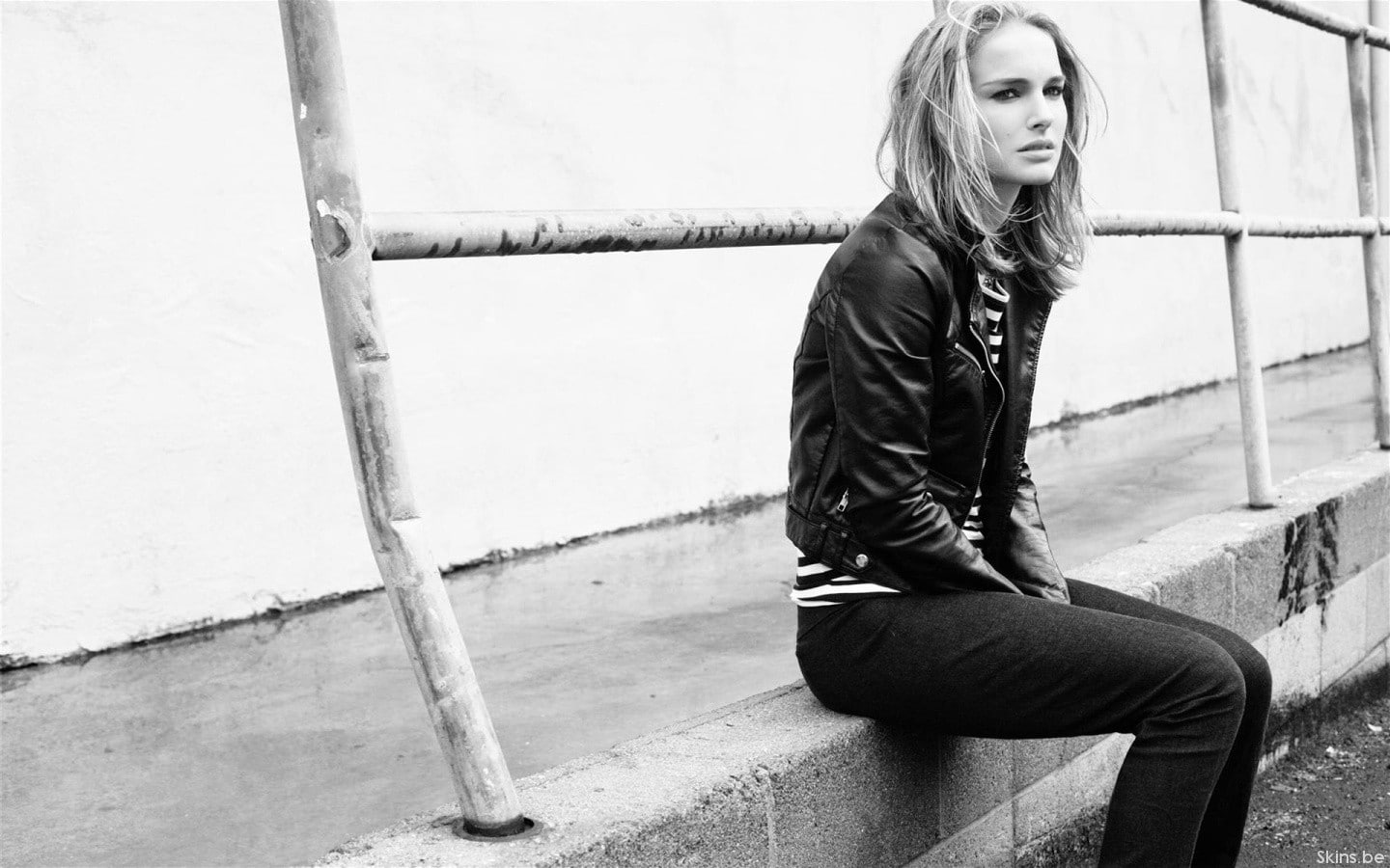 leather jackets, solo, women, 720P, Natalie Portman, monochrome, HD Wallpaper