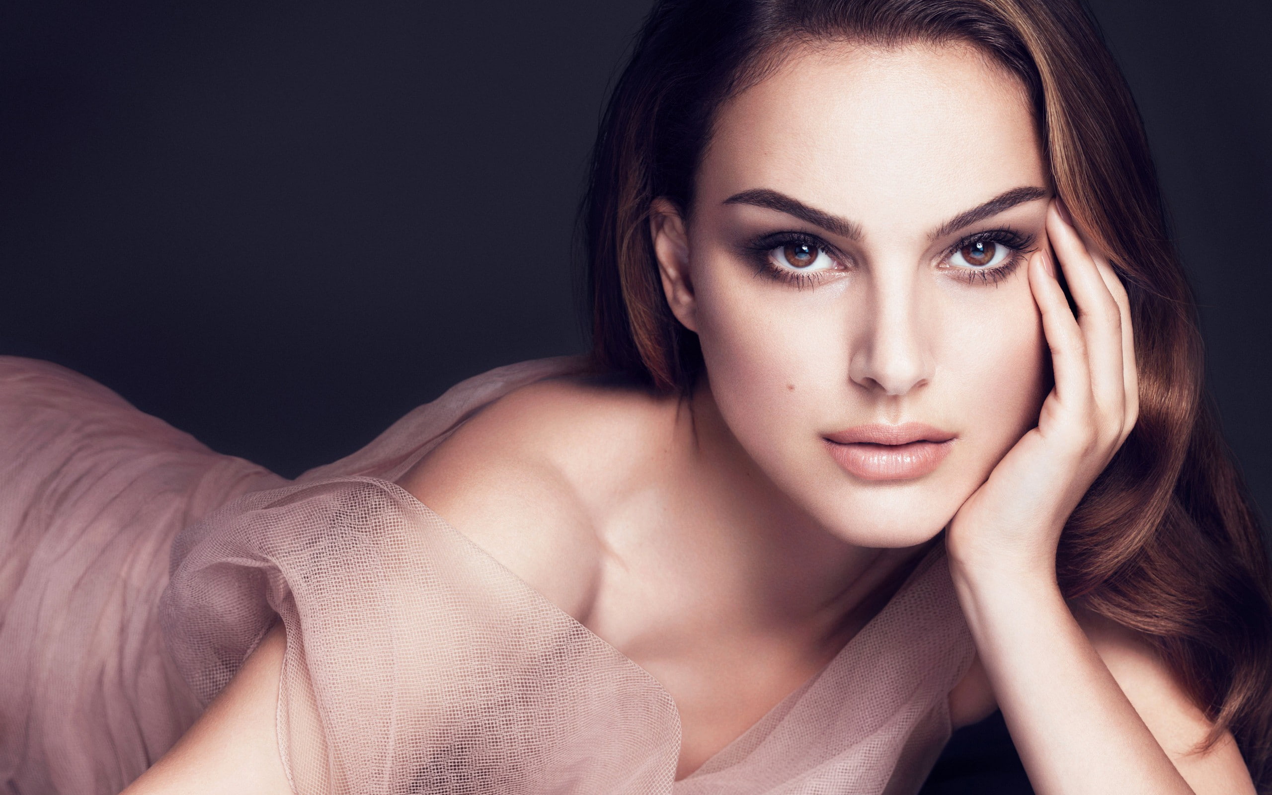 lips, 2K, face, actress, brunette, simple background, celebrity, Natalie Portman, women, eyes, HD Wallpaper