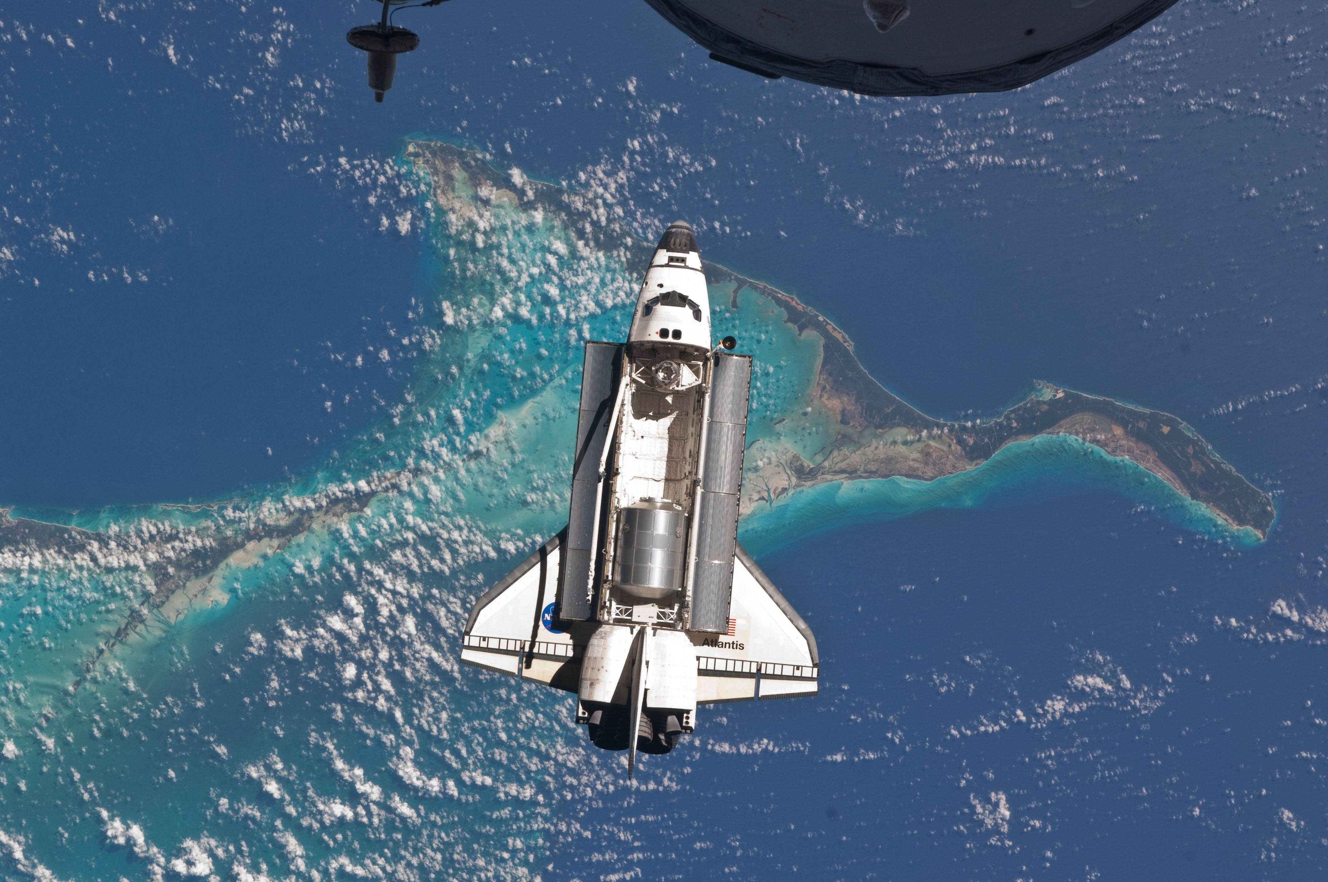 mid-air, Space Shuttle Atlantis, 4K, flying, sky, outdoors, military, high angle view, space, Earth, air vehicle, aerospace industry, navy, nature, motion, HD Wallpaper