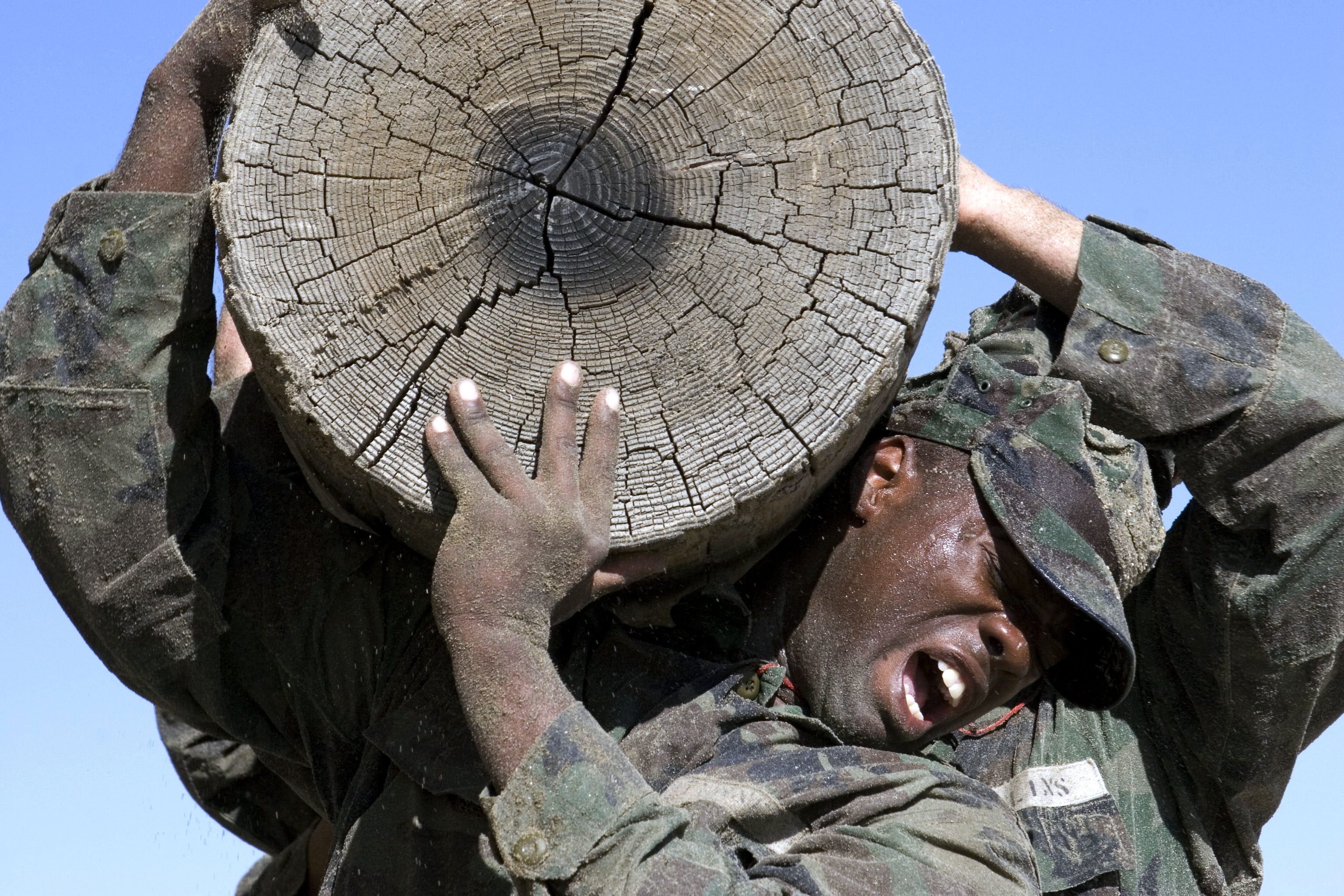 wood, clothing, carrying, log, 2K, soldier, fitness, endurance, men, army soldier, cooperation, group, sky, seal, one person, portrait, real people, leisure activity, HD Wallpaper