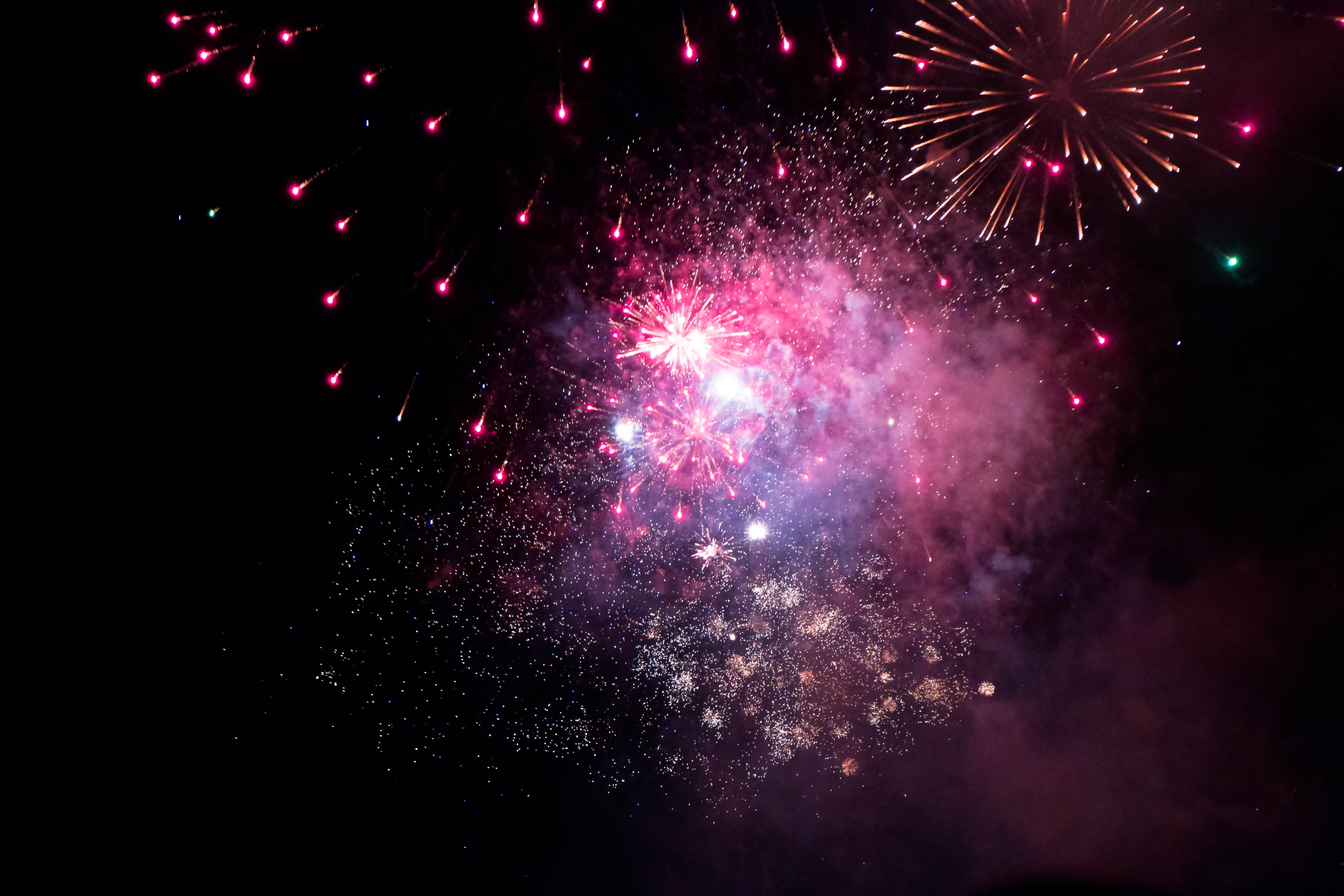 Fireworks, smoke - physical structure, star - space, dark, explosive, new years eve, glowing, space, Night, sparks, arts culture and entertainment, red, HD Wallpaper