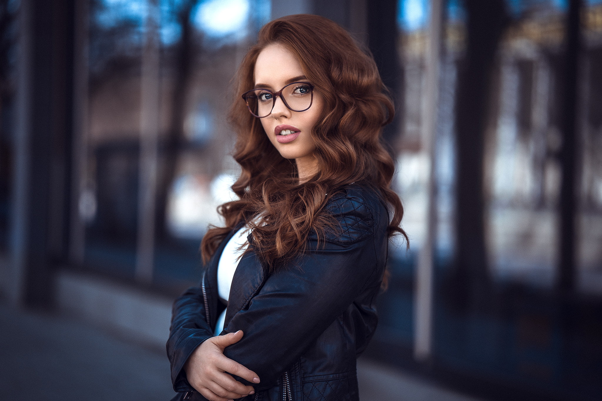 eyeglasses, glasses, hairstyle, young adult, leather jackets, standing, fashion, 1080P, one person, young women, women with glasses, smiling, architectural column, HD Wallpaper