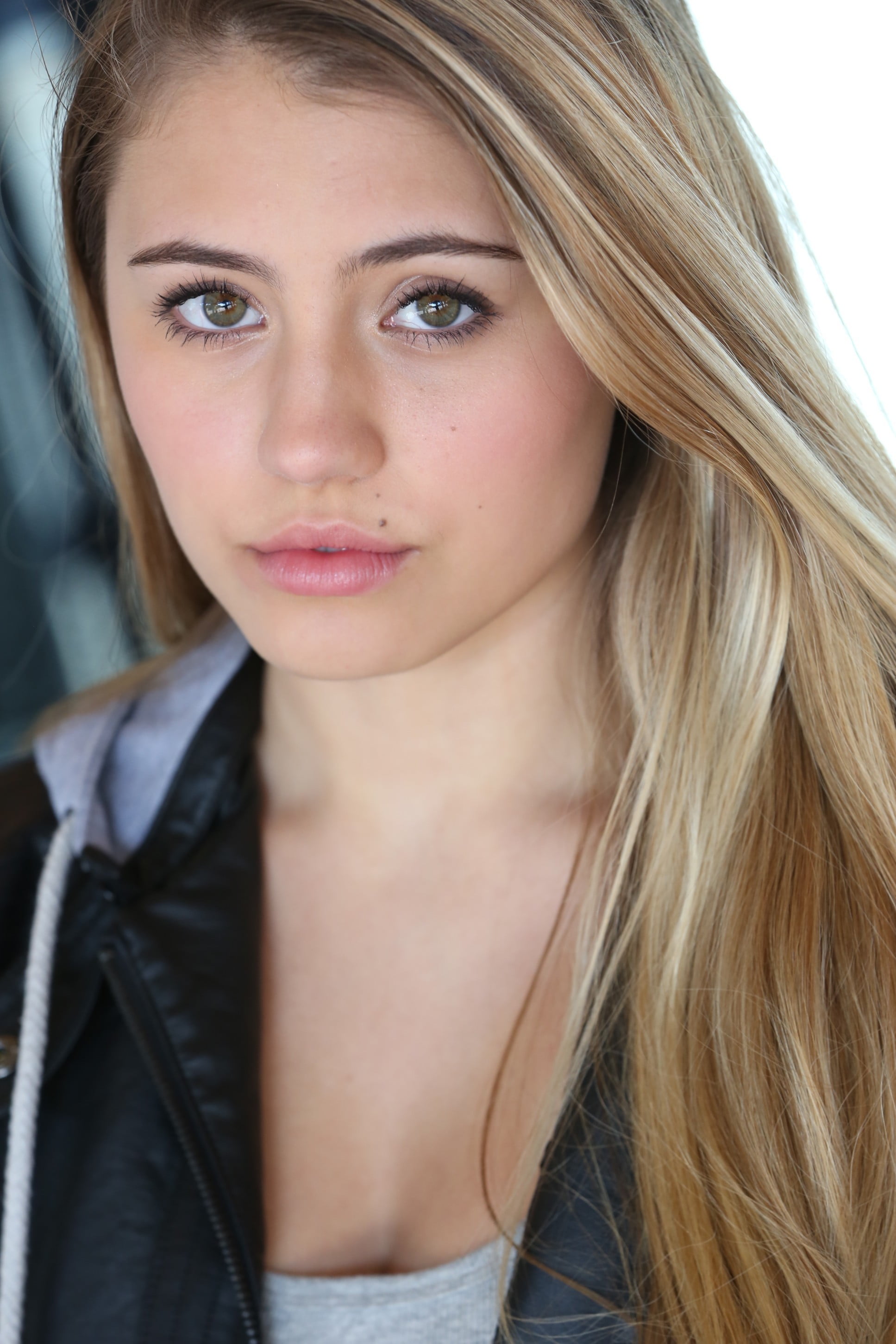 beauty, front view, long hair, women, hairstyle, beautiful woman, black jackets, 2K, closeup, human hair, one person, young women, blonde, blond hair, Phone HD Wallpaper