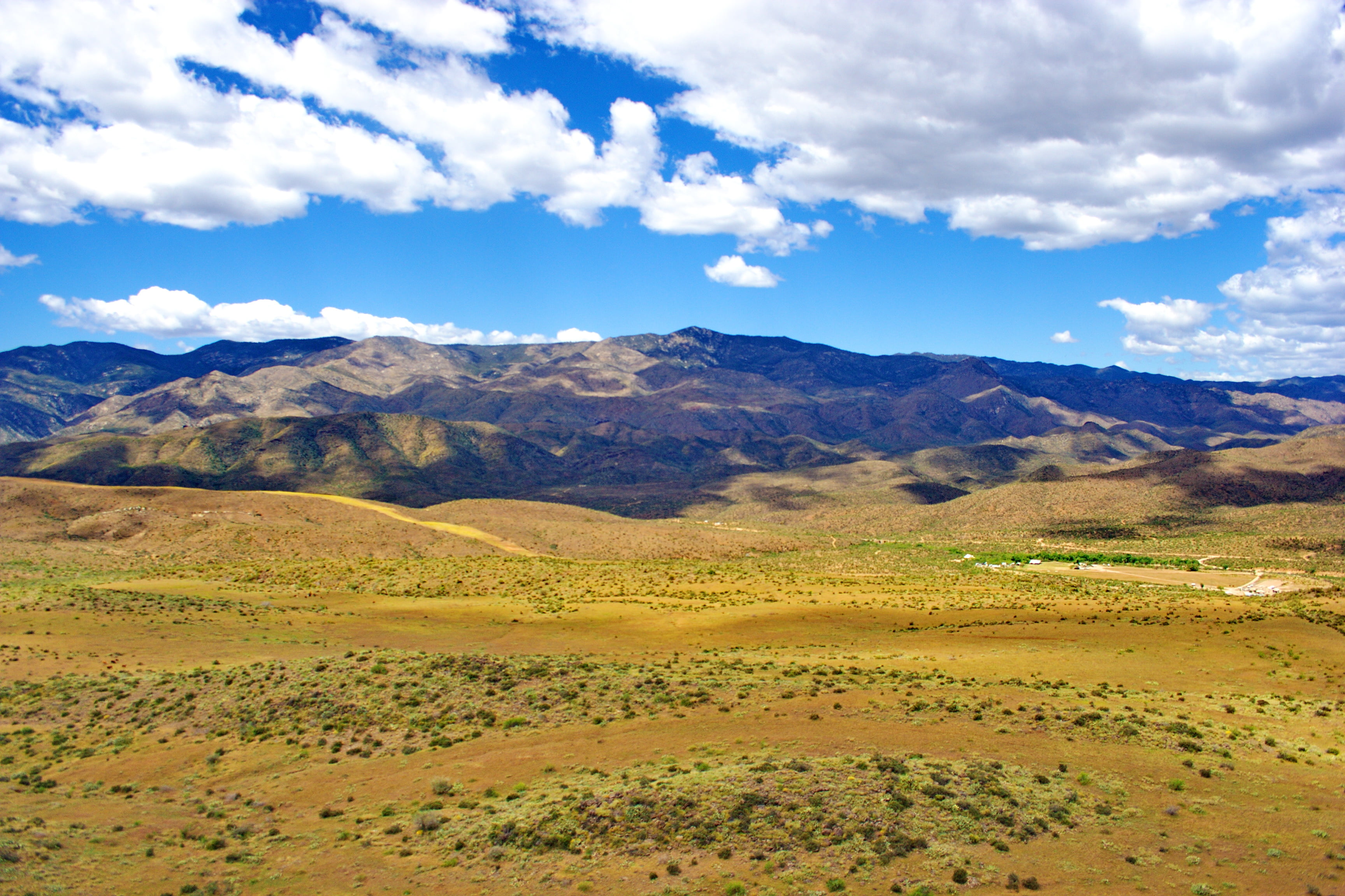 lot, arizona, brown, scenics, gray, 2K, empty, plains, clouds, empty lot, cloudy, outdoors, mountain Range, mountain Peak, nature, daytime, landscape, HD Wallpaper