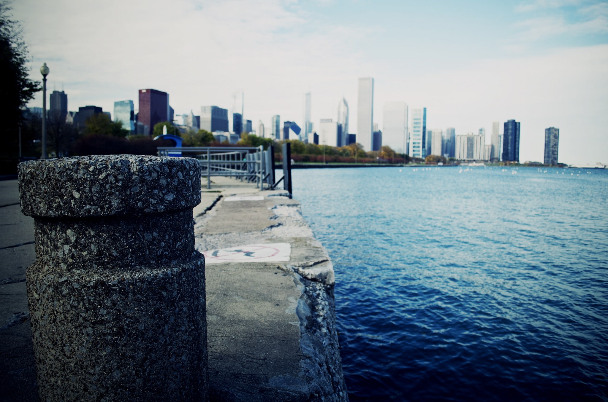 city, the city, water, skyscapers, sky, high, rise, ocean, Skyscrapers, Illinois, 1080P, Chicago, building, body, near, ilinois, HD Wallpaper