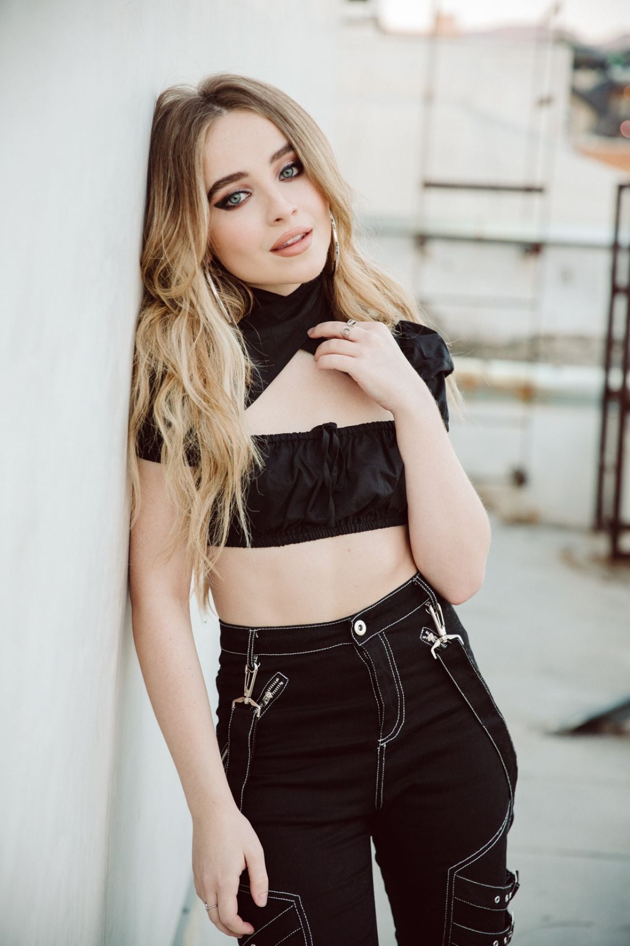 women outdoors, singer, long hair, blue eyes, 1080P, black clothing, women, blonde, Sabrina Carpenter, Phone HD Wallpaper