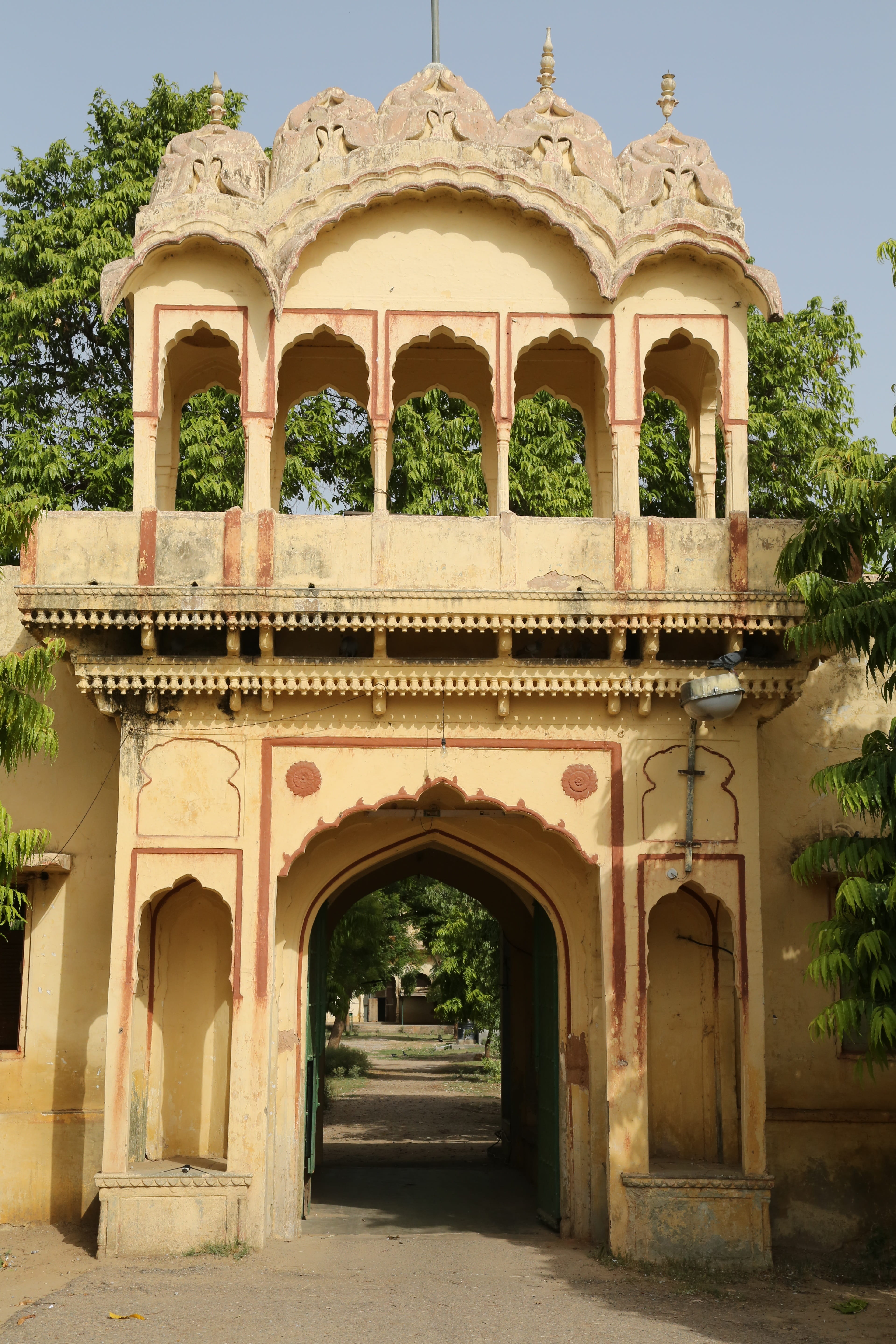 fortress, architecture, nature, travel destinations, built structure, historical, outdoors, India, ornate, sightseeing, courtyard, architectural column, Phone HD Wallpaper