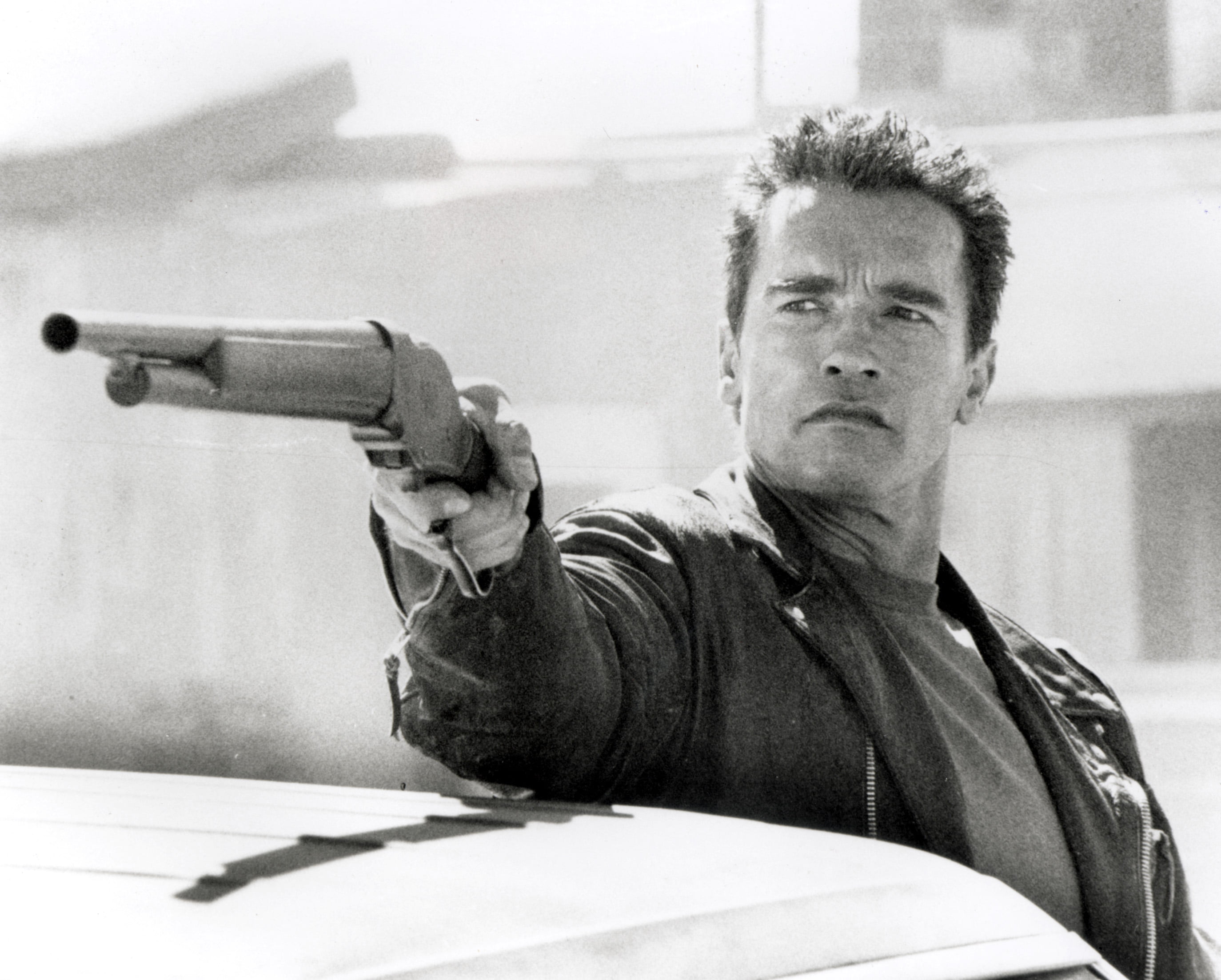 schwarzenegger, Judgment Day, men, casual clothing, actor, 2K, real people, Terminator 2, Arnold Schwarzenegger, indoors, weapon, young men, portrait, HD Wallpaper
