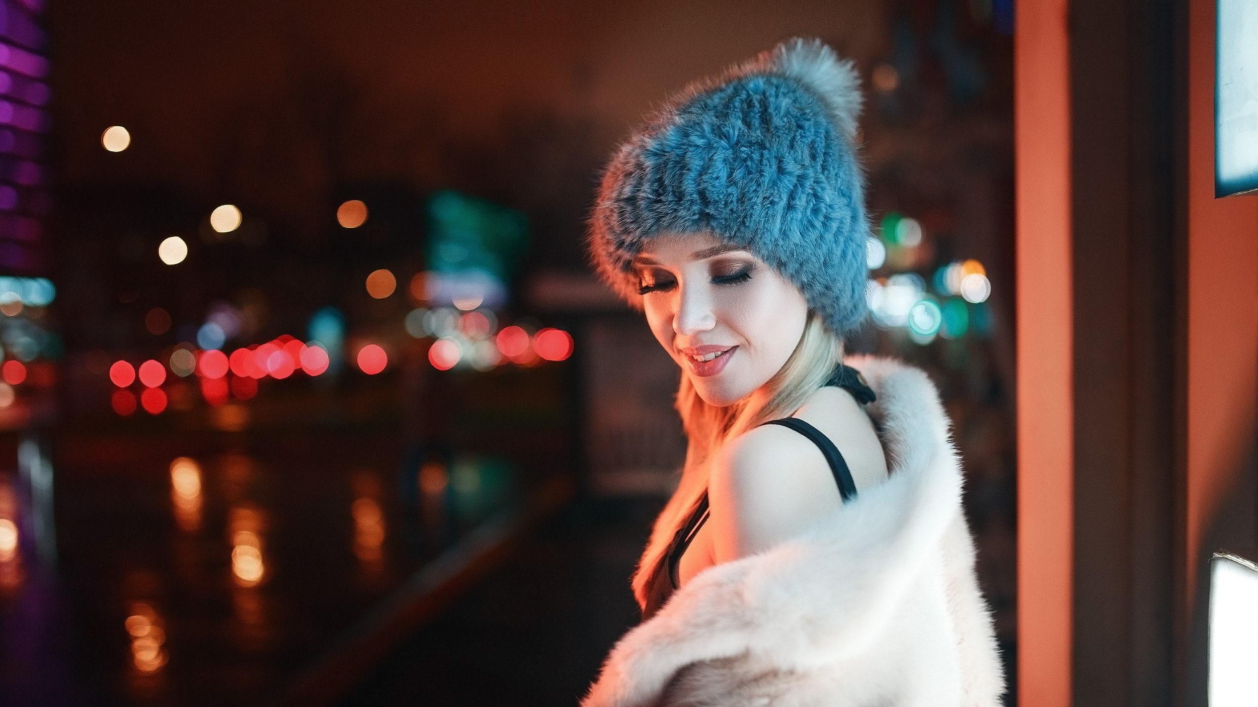 fur coats, smiling, 1080P, glamour women, closed eyes, hat, blonde, portrait, face, bokeh, women, women outdoors, open mouth, fur, Anton Shabunin, HD Wallpaper