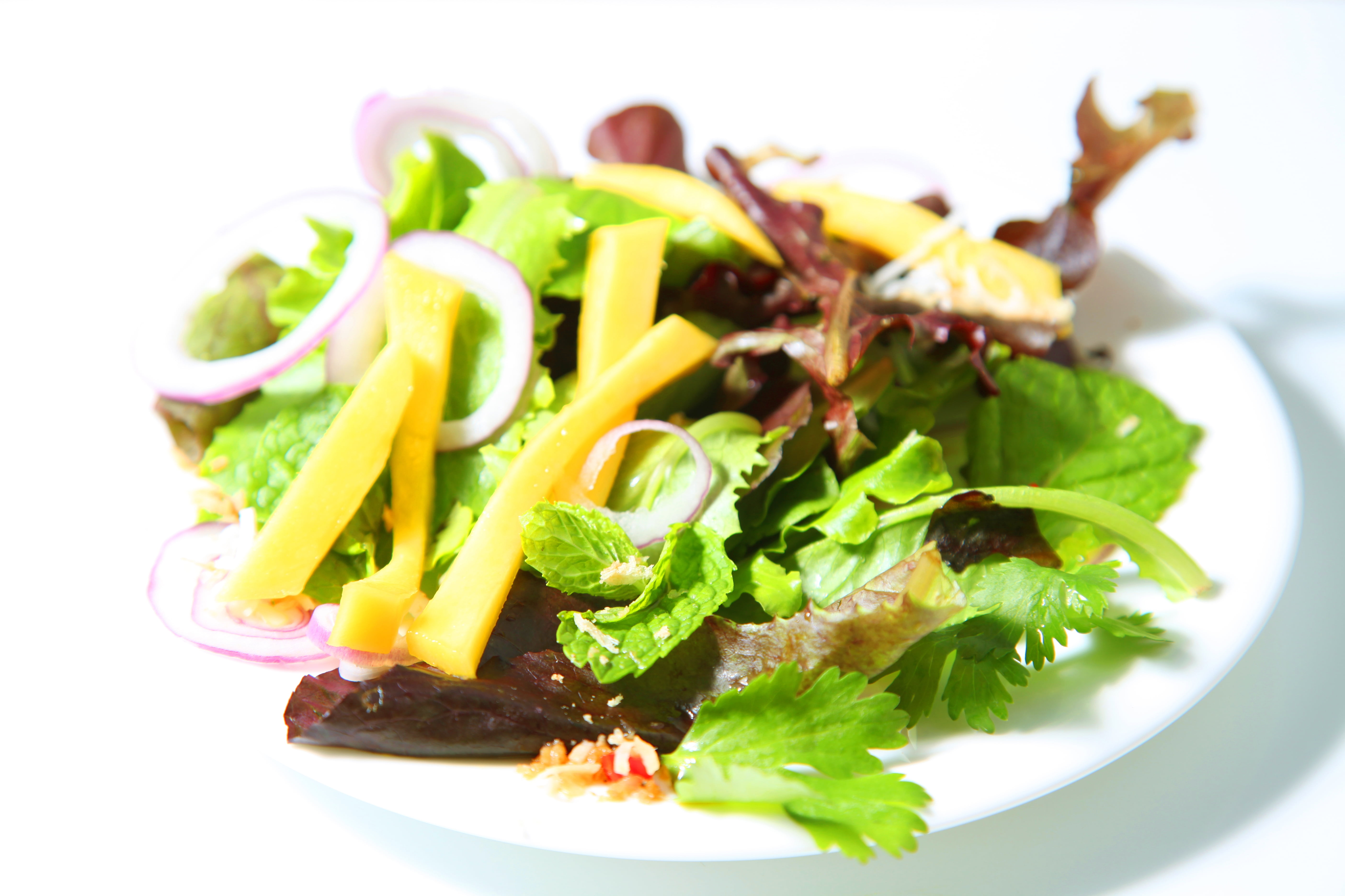 green Color, eating, crockery, wellbeing, white, leaves, ready-to-eat, tomato, dieting, restaurant, vegetables, garnish, meal, red, appetizer, lettuce, HD Wallpaper