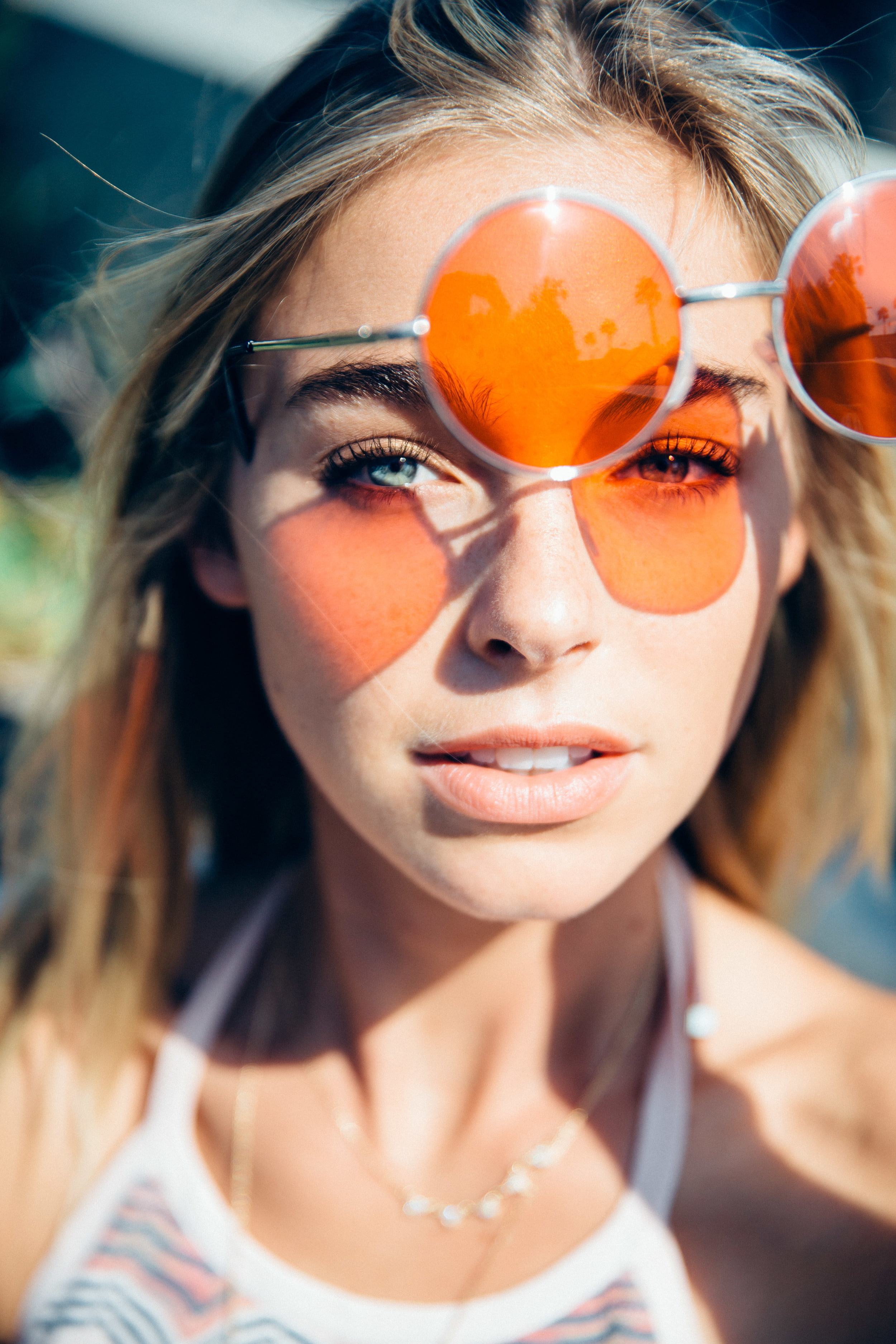 model, sunglasses, 2K, Elizabeth Turner, women, looking at viewer, open mouth, women outdoors, reflection, teeth, outdoors, lips, blue eyes, freckles, Phone HD Wallpaper