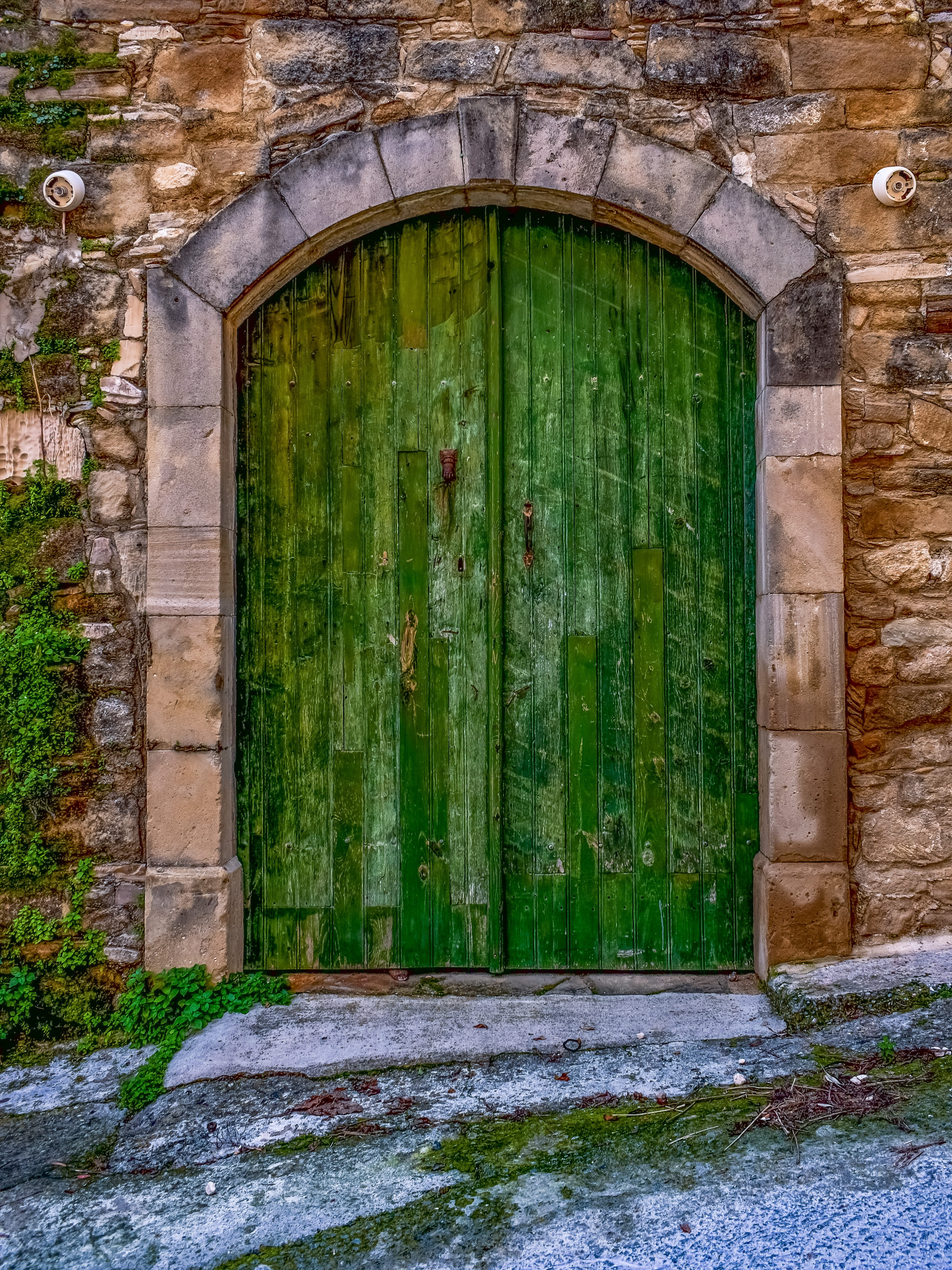 closed, gate, house, doorway, security, outdoors, building exterior, brick, wall - building feature, entrance, wood - material, 4K, no people, tochni, Phone HD Wallpaper