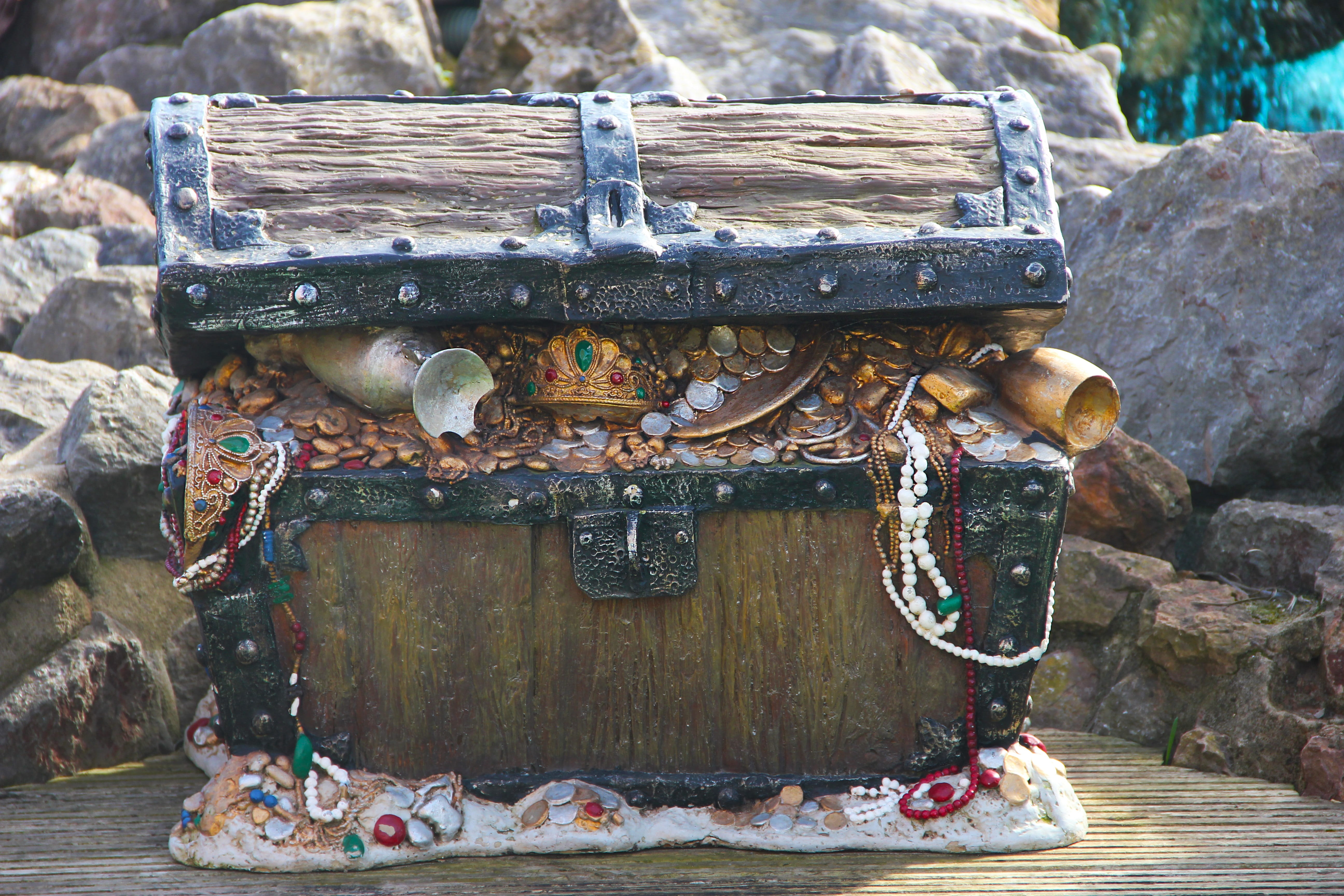 outdoors, valuable, spirituality, grave, wealth, currency, wood - material, 5K, religion, place of worship, wooden, close-up, architecture, pirate, no people, HD Wallpaper
