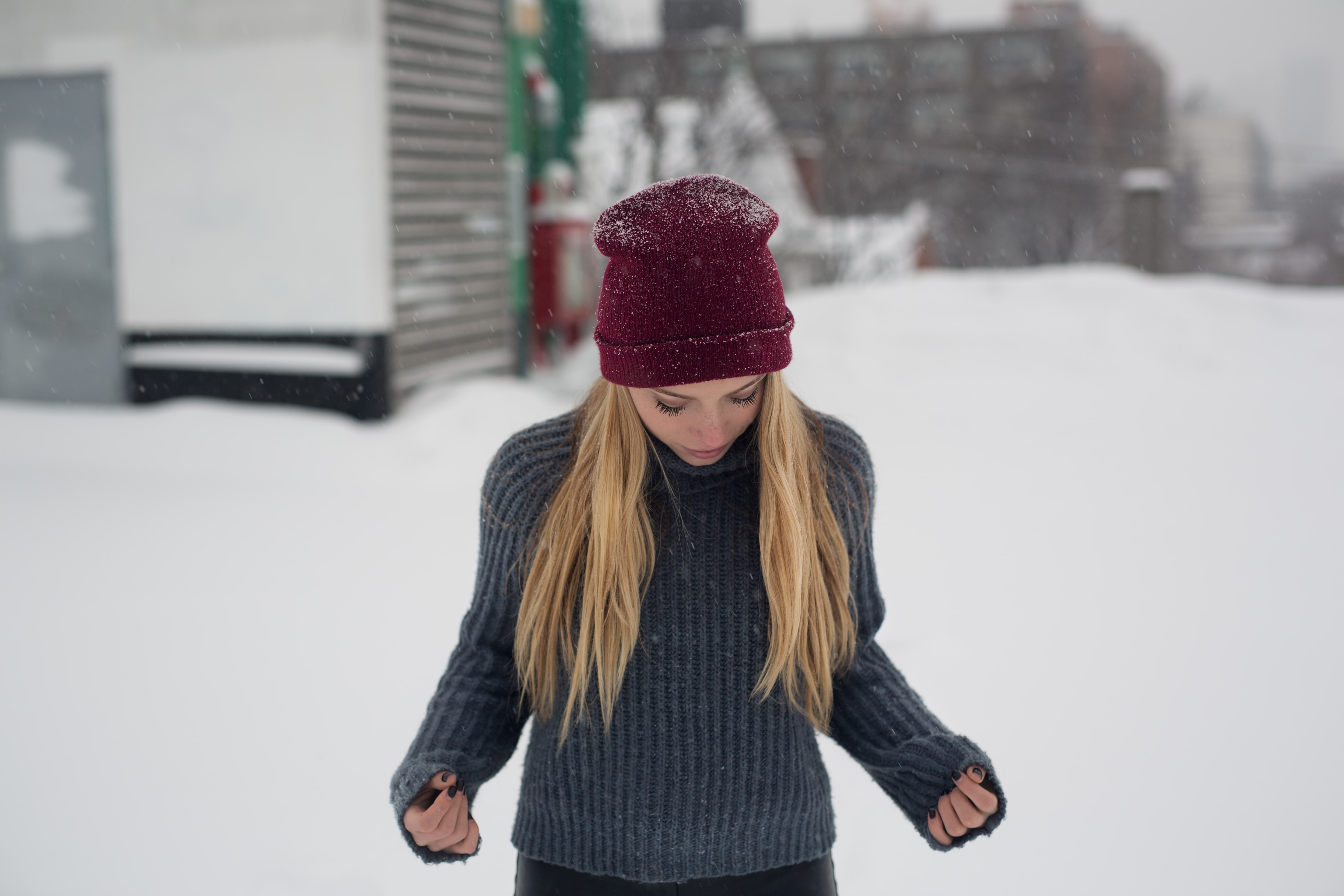 hairstyle, leisure activity, outdoors, clothing, 5K, snow, lifestyles, architecture, warm clothing, built structure, building exterior, front view, cold temperature, HD Wallpaper