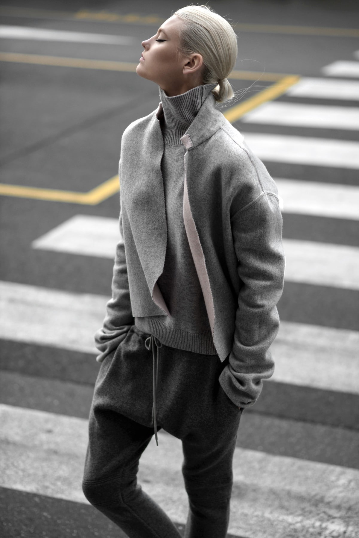 720P, women, grey sweater, turtlenecks, blonde, women outdoors, ponytail, Phone HD Wallpaper