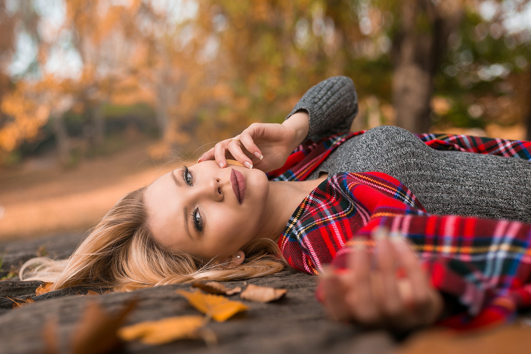 Sonny Bui, sweater, lying down, depth of field, women, coats, touching face, model, laying on back, blonde, plaid shirt, grey sweater, 1080P, HD Wallpaper