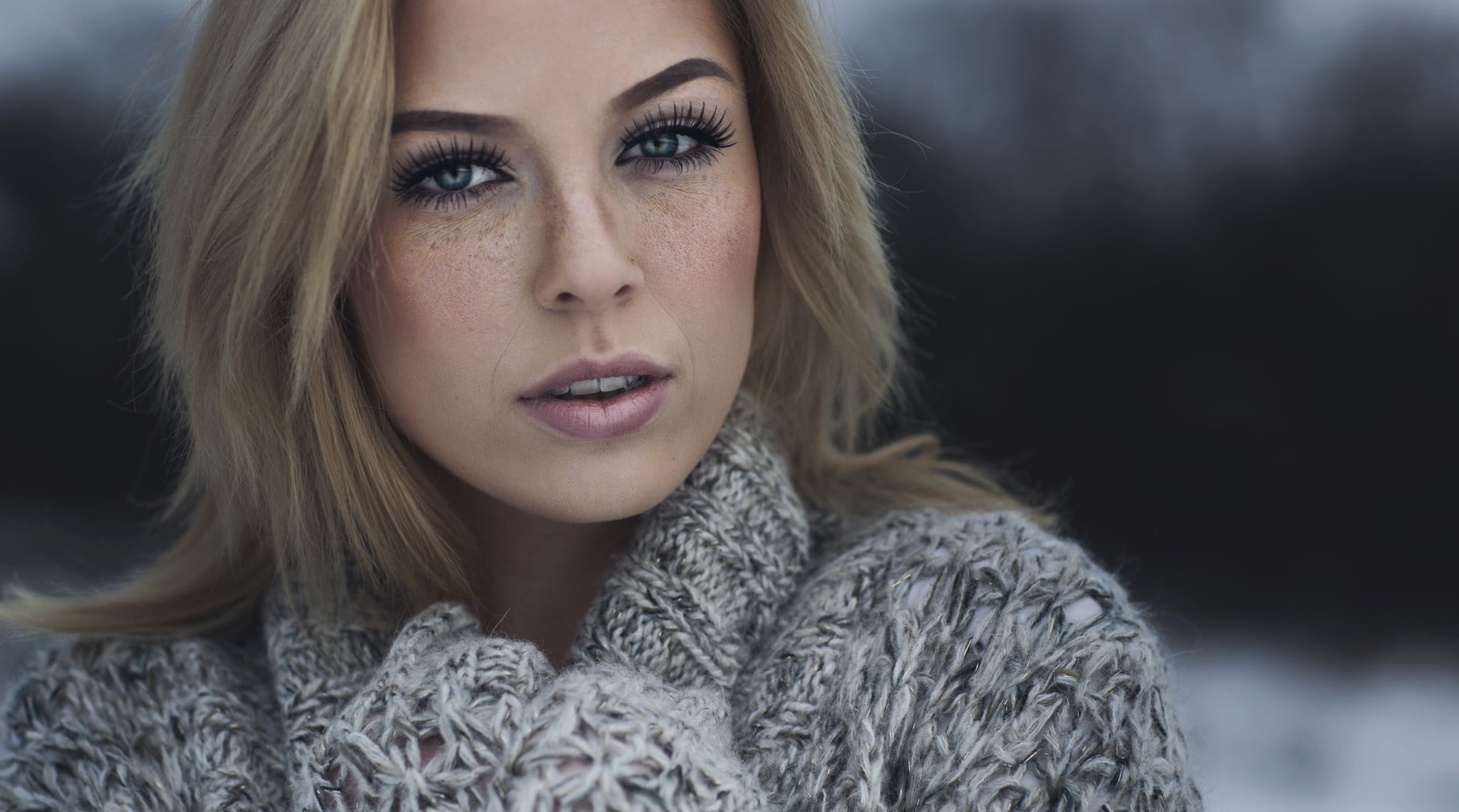 women outdoors, glamour, warm clothing, young women, freckles, headshot, mature women, human face, hair, beauty, blue eyes, one person, beautiful woman, HD Wallpaper