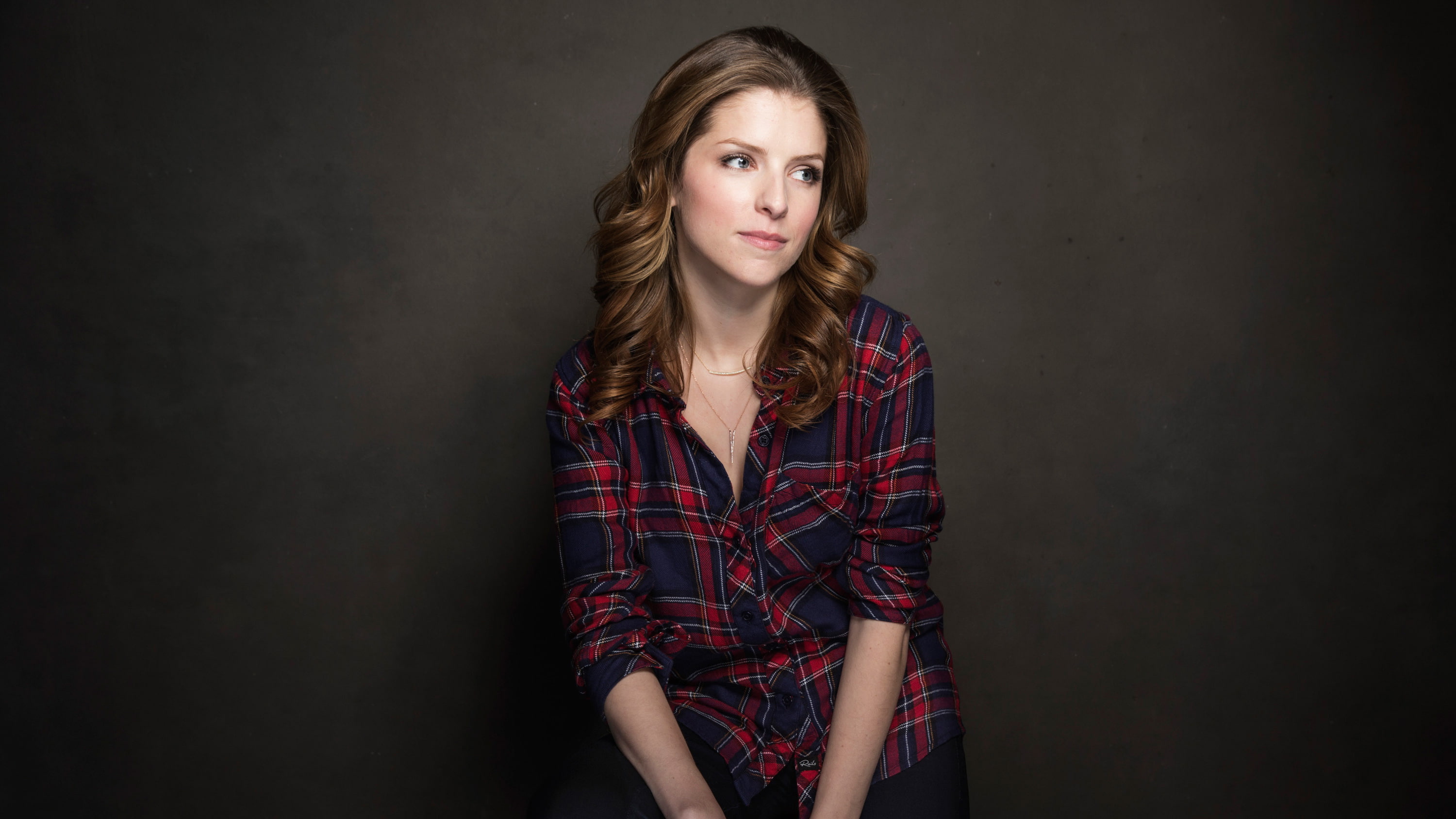 beauty, looking at camera, hd, beautiful woman, girls, indoors, hair, casual clothing, anna kendrick, 2K, waist up, young women, women, portrait, copy space, HD Wallpaper