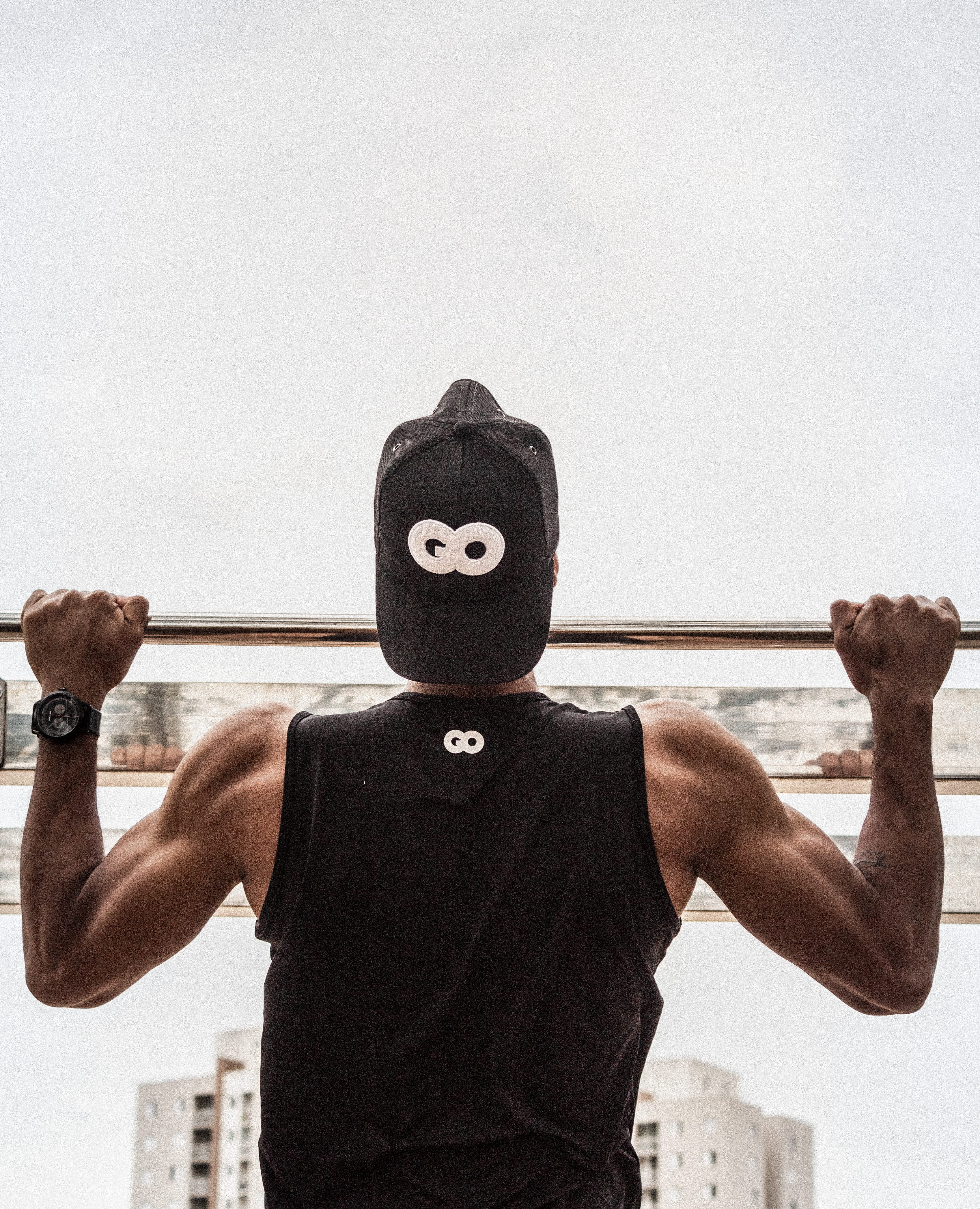 sky, one person, pull, obscured face, active, person, vitality, bodybuilder, back view, muscular, shoulders, effort, strength, lifestyles, leisure activity, Phone HD Wallpaper