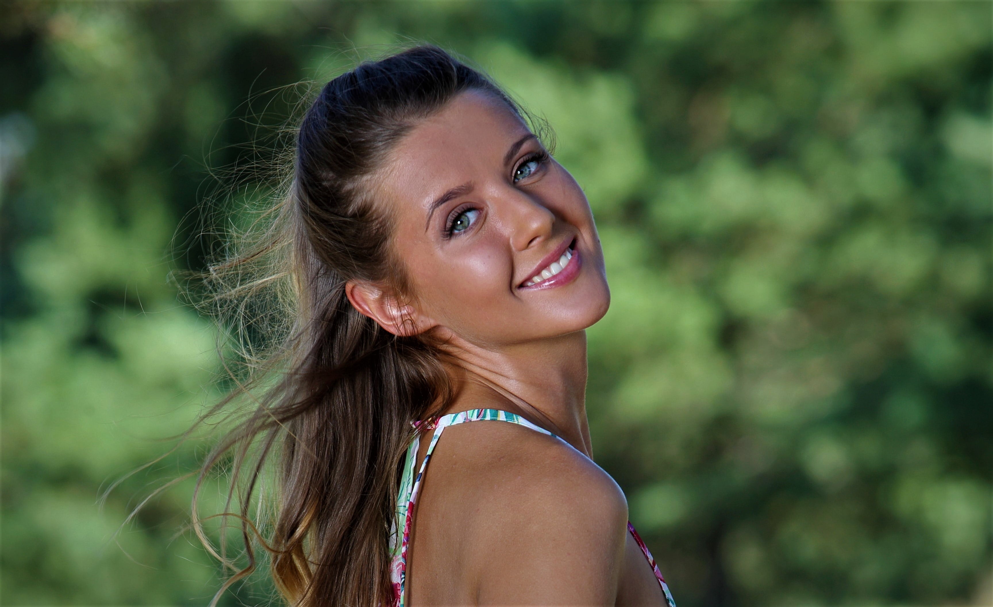 young adult, hair, blue eyes, Sybil A, beautiful people, looking at viewer, toothy smile, Kailena, brown hair, beautiful woman, outdoors, focus on foreground, HD Wallpaper