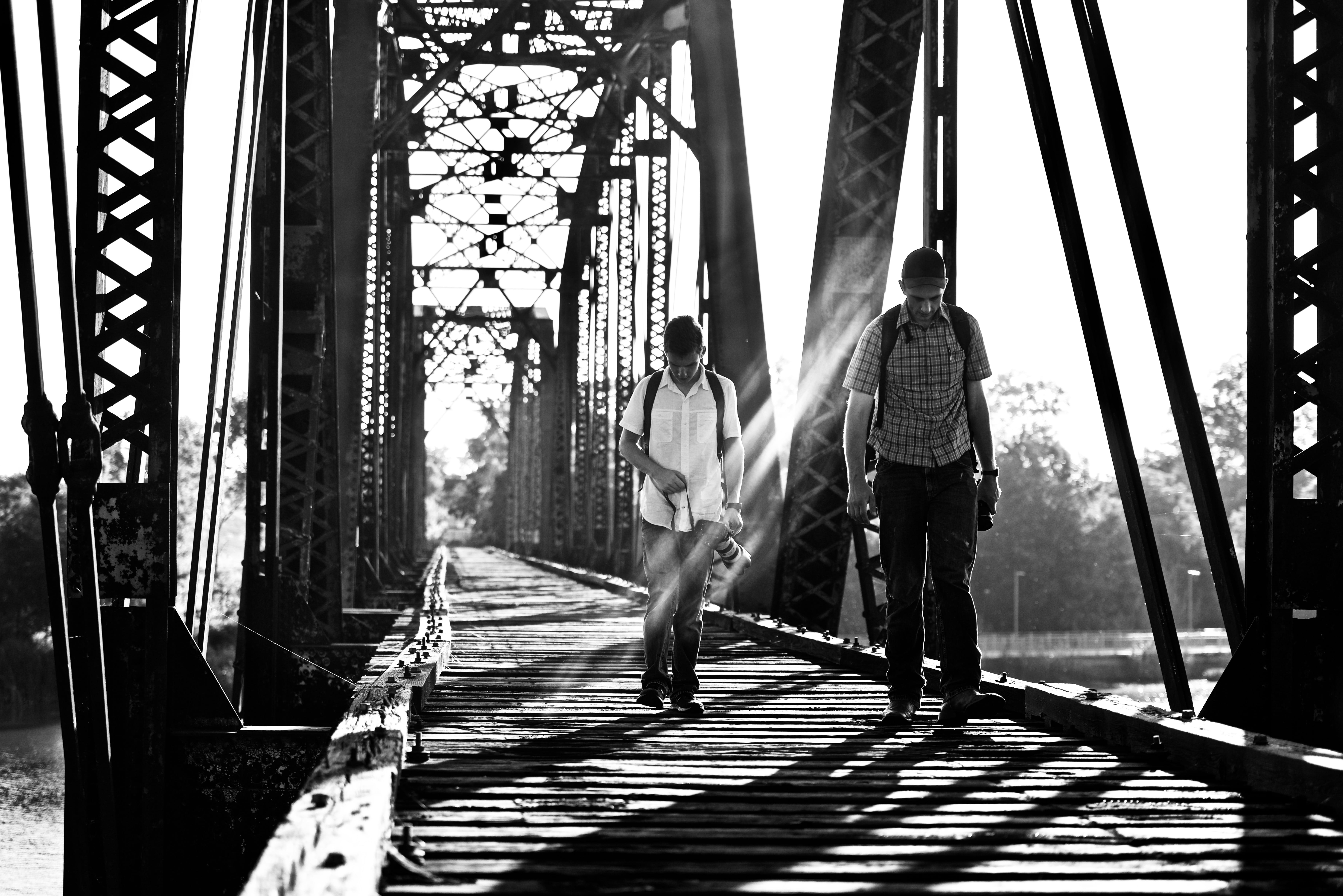 waco, male, young, person, human, the way forward, casual clothing, connection, shorts, man, togetherness, adult, bridge, photography, old bridge, architecture, HD Wallpaper
