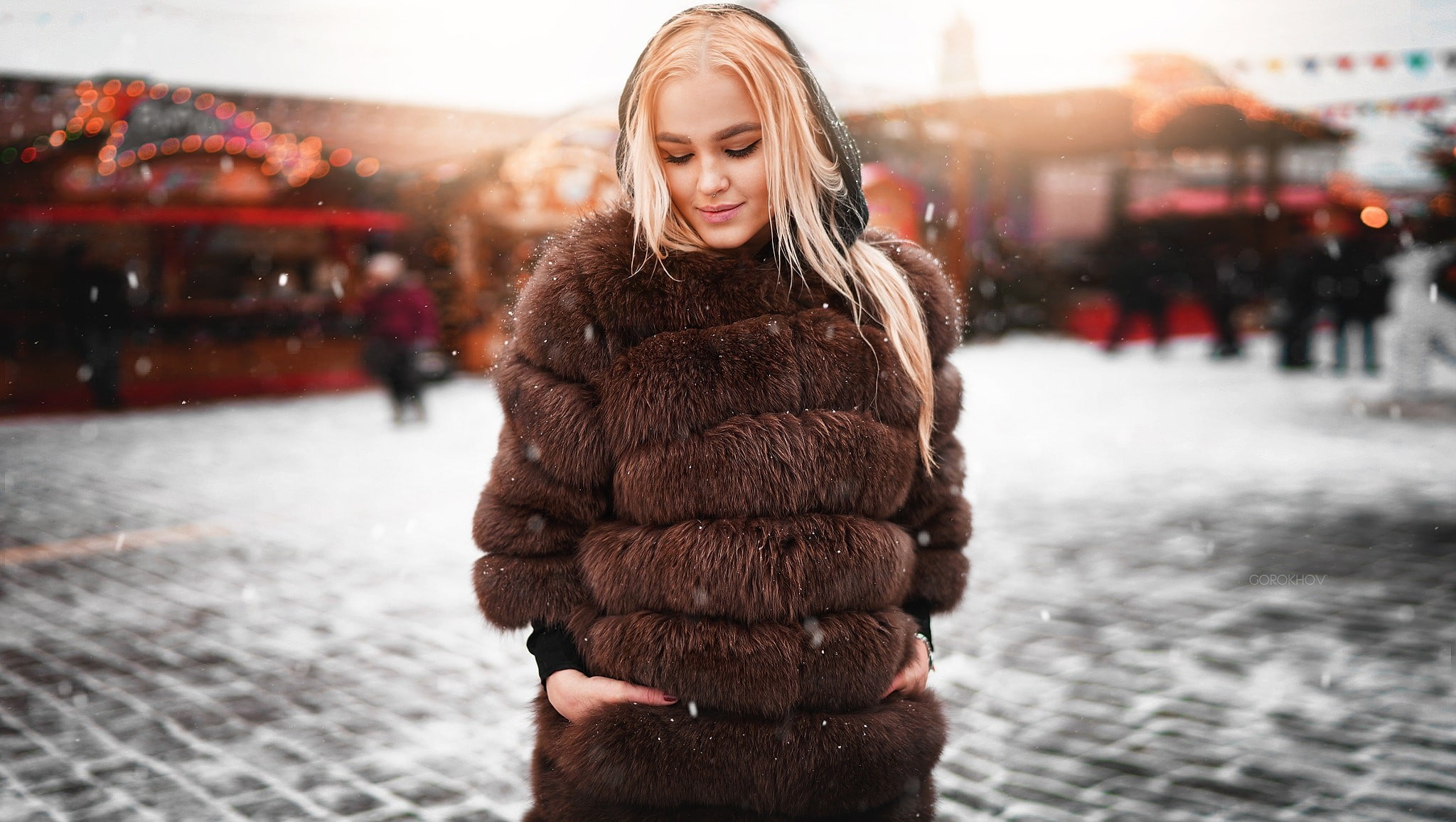 Alena Emelyanova, fur coats, women, beautiful woman, hairstyle, snow, blonde, winter, depth of field, portrait, one person, young women, clothing, hair, HD Wallpaper