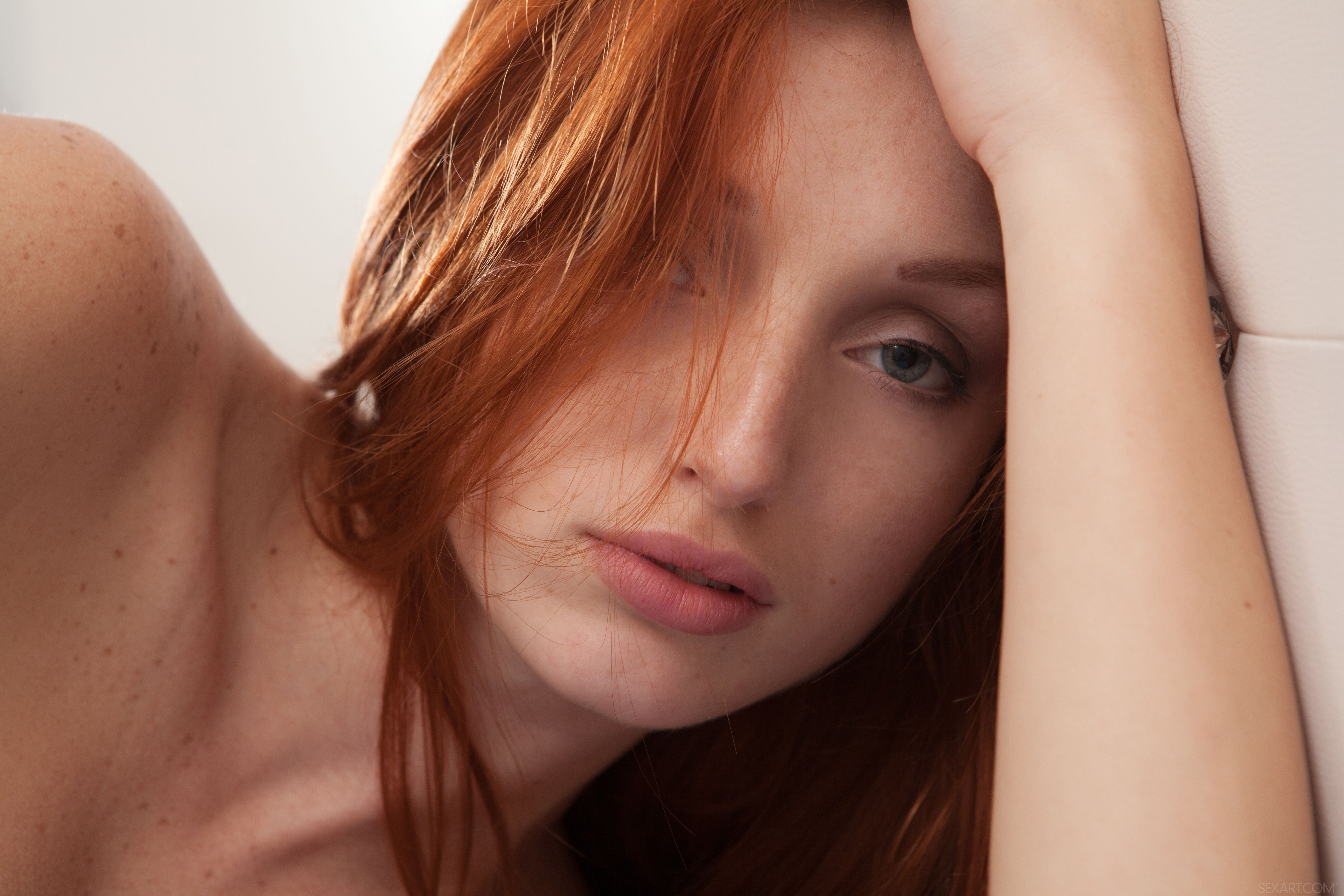beauty, 5K, beautiful woman, indoors, redhead, s, human face, headshot, human body part, in bed, contemplation, hair, brown hair, model, women, looking at camera, HD Wallpaper