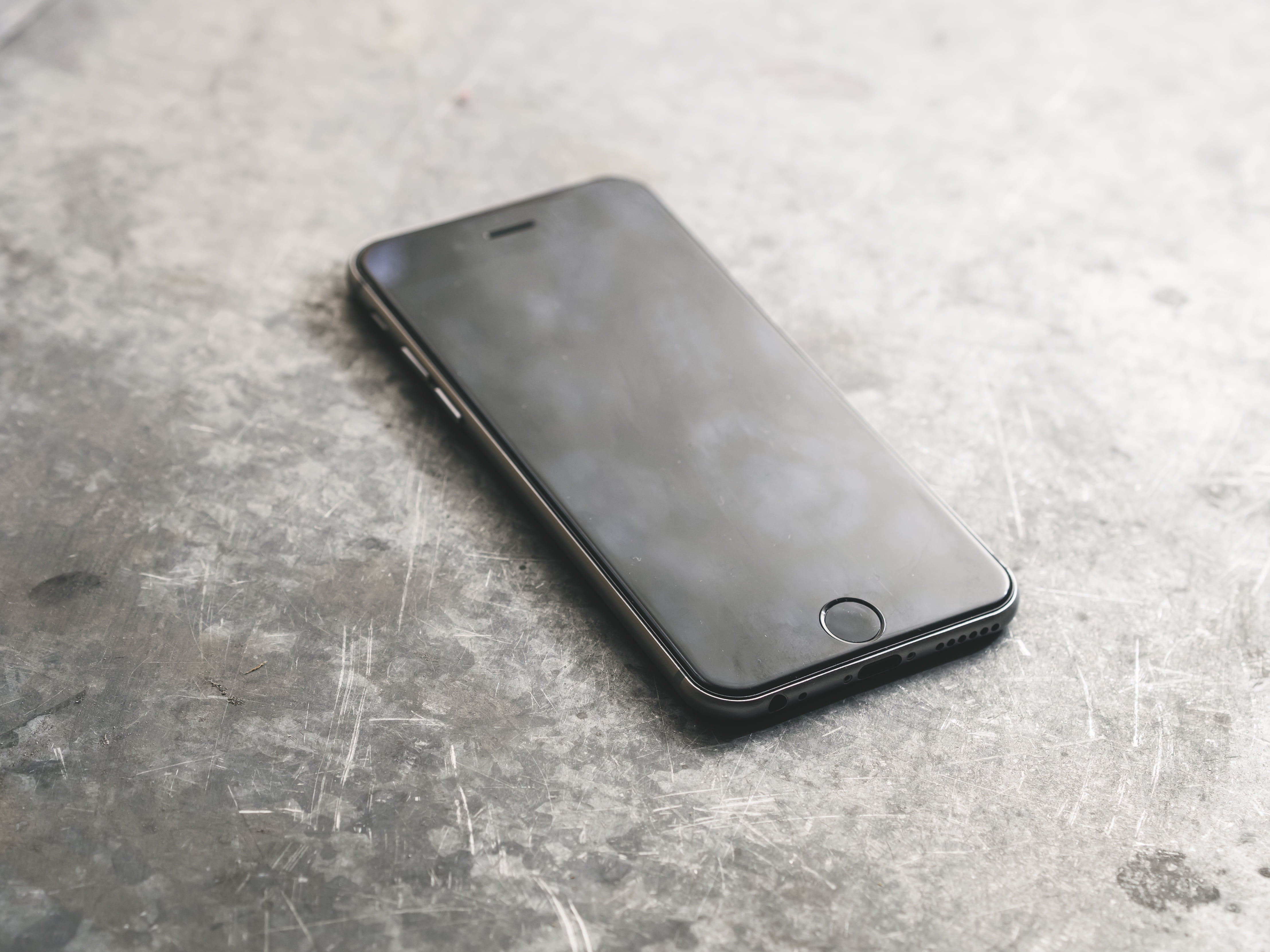 indoors, gray, no people, high angle view, studio shot, metal, alloy, black color, 4K, table, smartphone, cell phone, connection, mobile phone, communication, HD Wallpaper