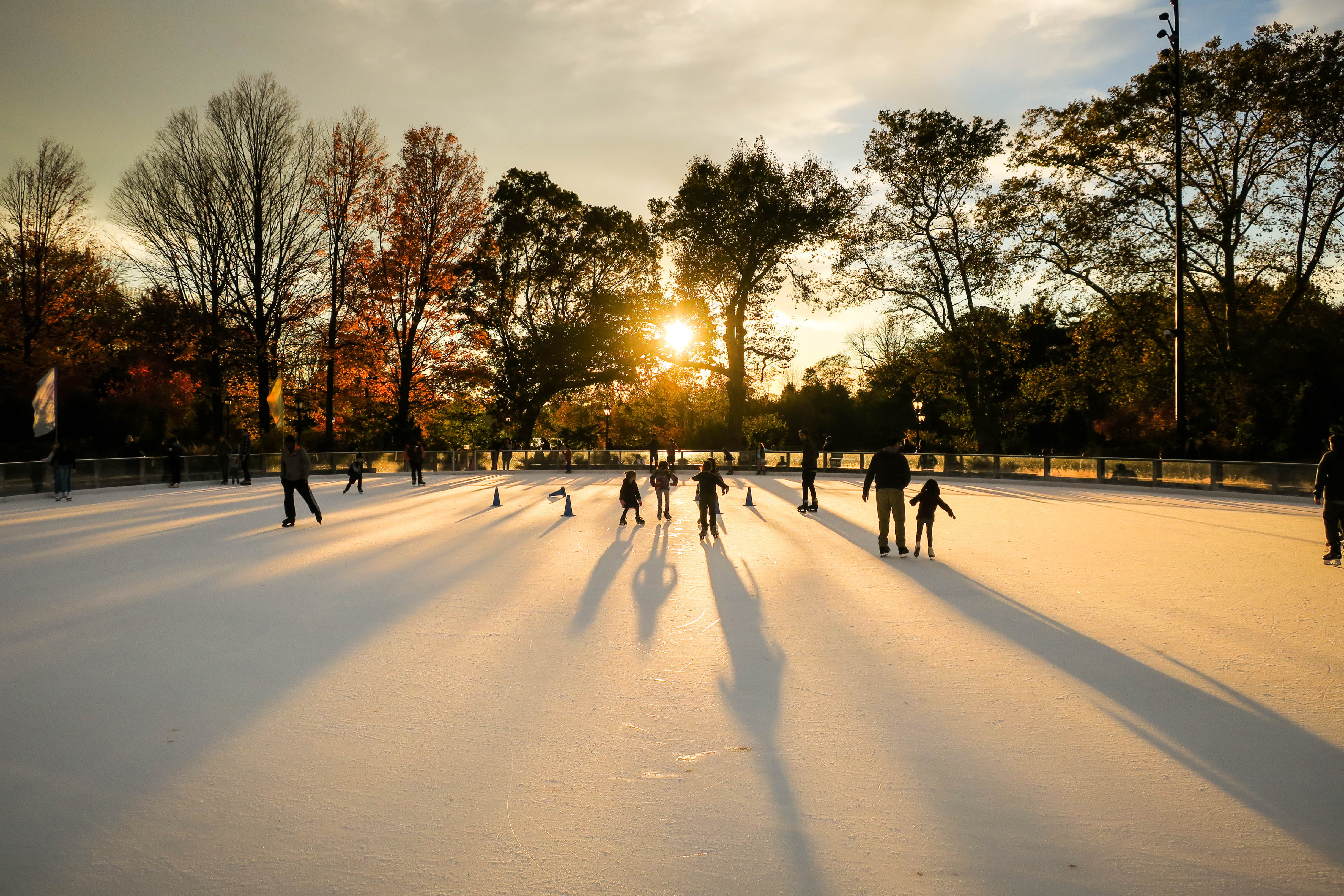 lefrak center at lakeside prospect park brooklyn, colours, men, fall, lifestyles, sun, scenics - nature, snow, 4K, real people, outdoors, children, cold temperature, HD Wallpaper