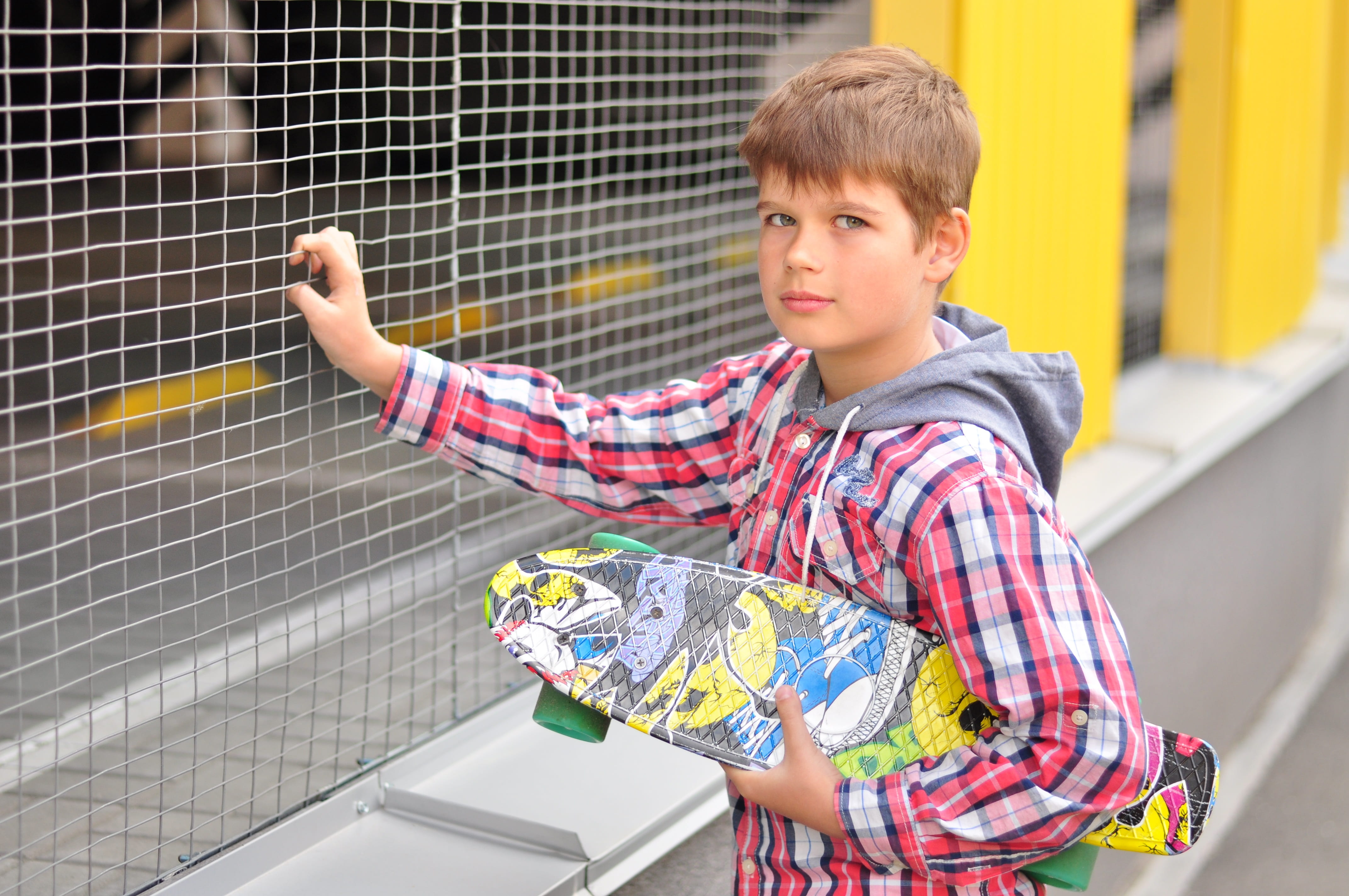 checked pattern, act, childhood, skate, portrait, holding, sports, boy, one person, adventure, day, offspring, 4K, real people, fence, kids, activity, HD Wallpaper