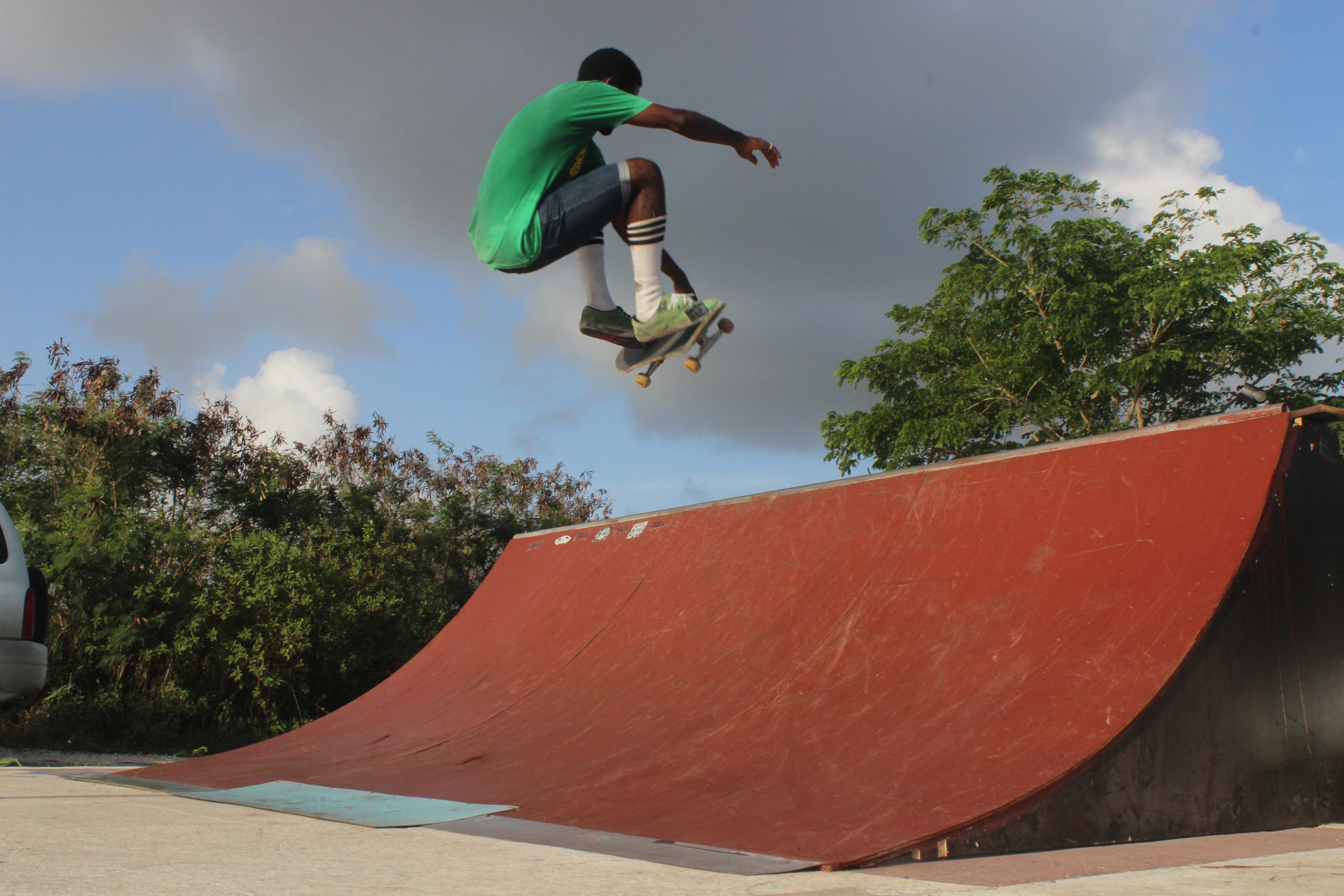 mid-air, boarding, motion, 5K, extreme, afro, black, skill, air, african american, urban, male, mid, style, day, real people, skateboard park, performance, HD Wallpaper