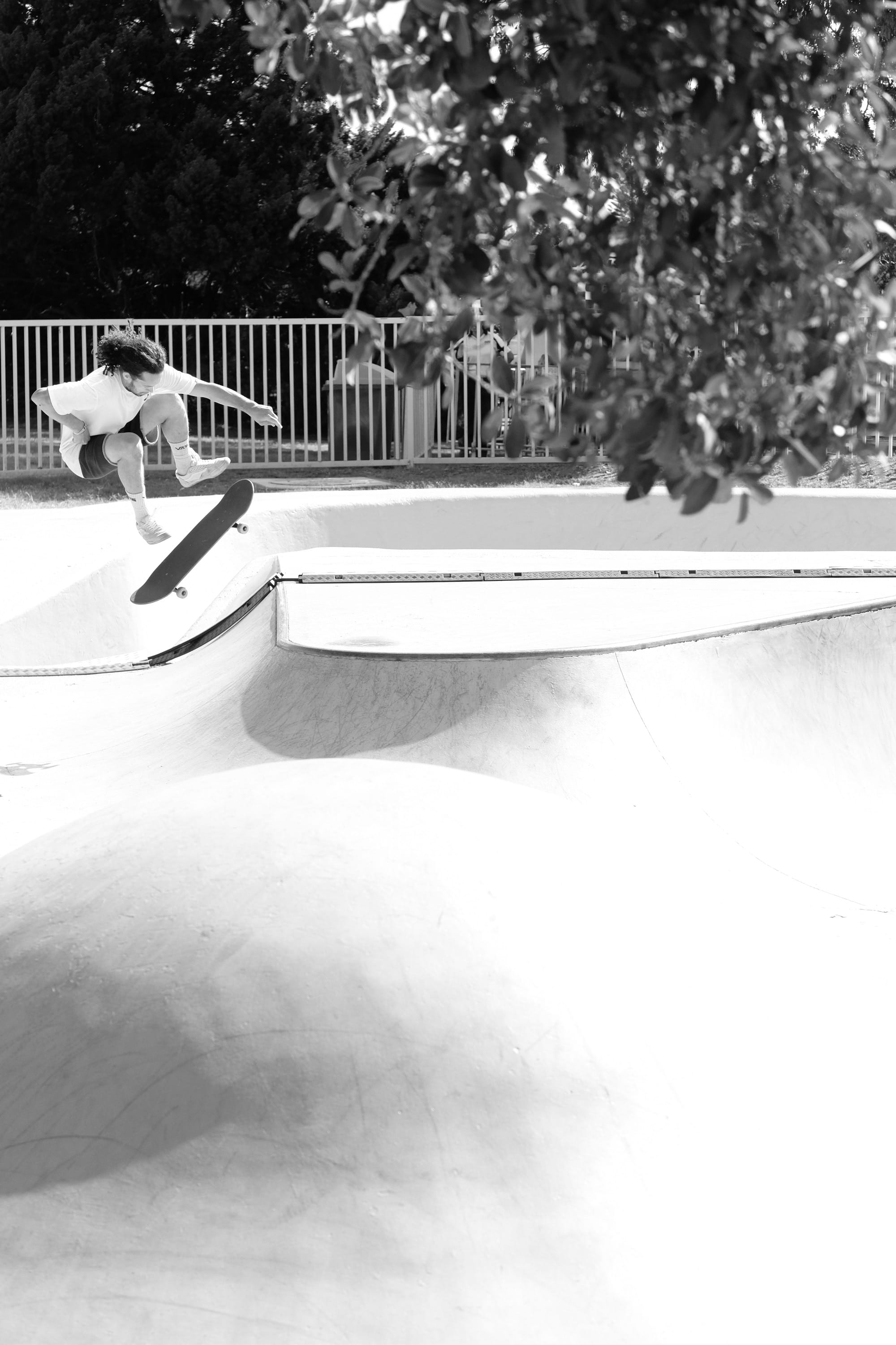 sydney, 2K, australia, skate, shadow, women, lifestyles, one person, tree, kids, architecture, street, childhood, swimming pool, sunlight, motion, skater, Phone HD Wallpaper